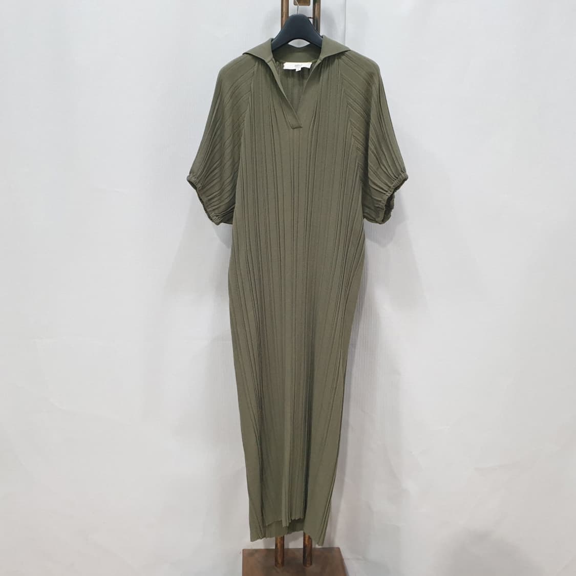 S)아떼바네사브루노 단색 반팔니트 원피스 상품이미지1