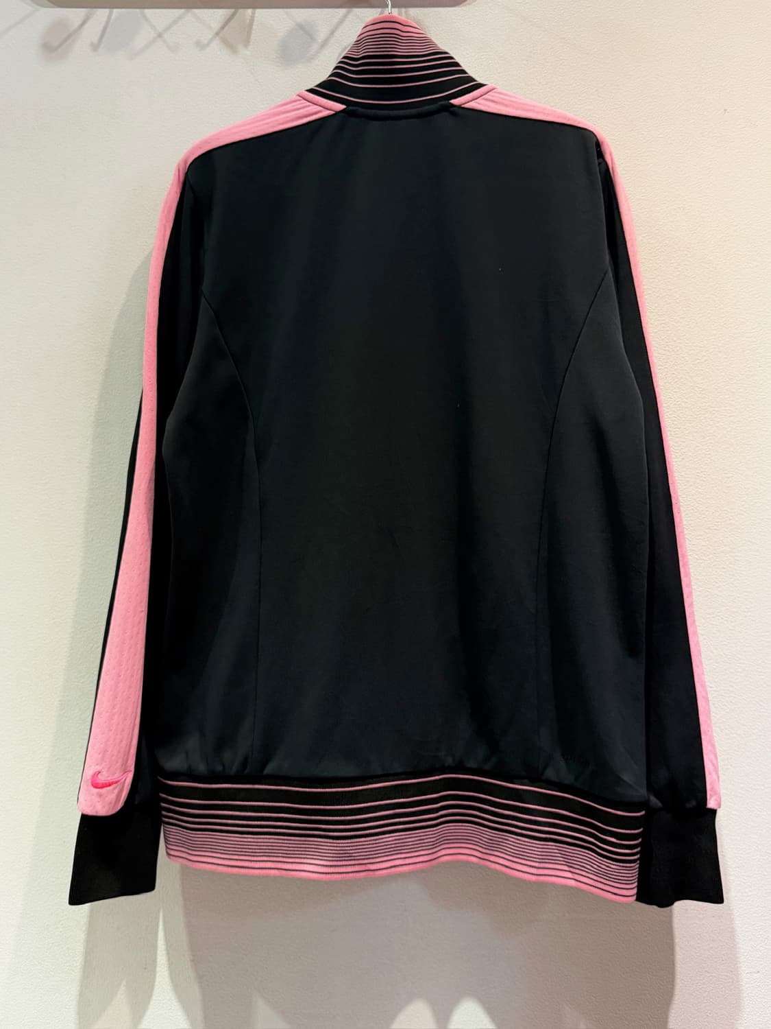 나이키 블랙 핑크 라인 트랙 재킷 상품이미지3