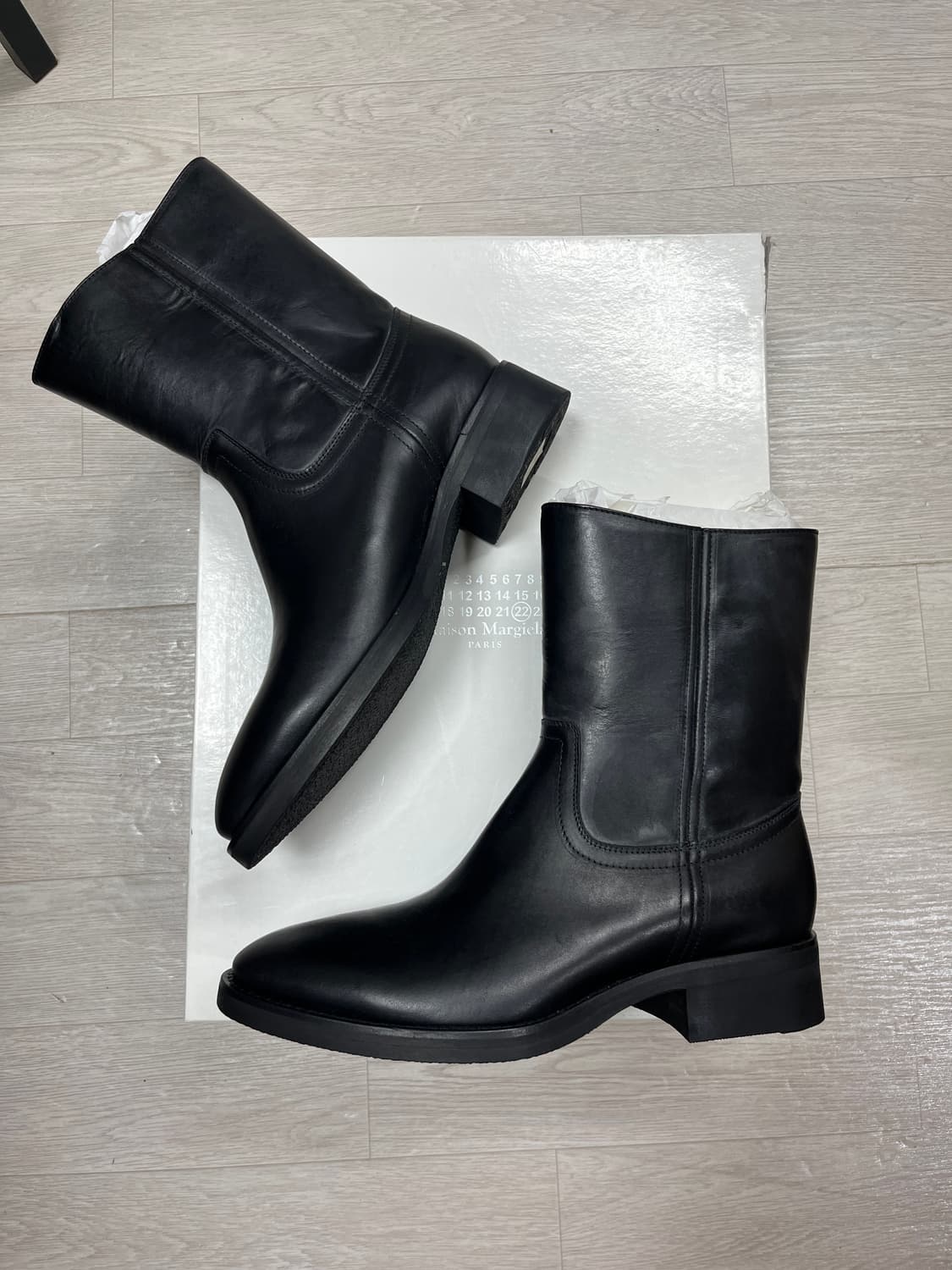 [43] 메종 마르지엘라 블랙 카프스킨 앵클 미들 부츠 새상품 상품이미지4