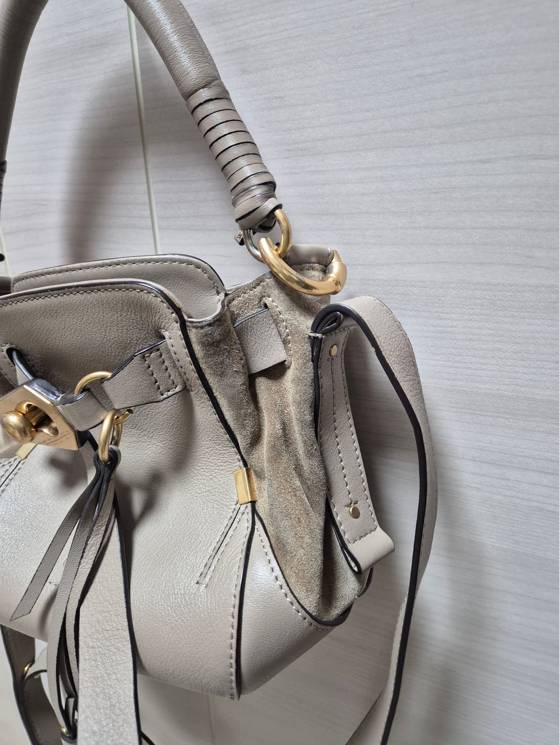 (정품) 끌로에 오웬 스몰  송아지 가죽 버킷백 그레이 상품이미지7