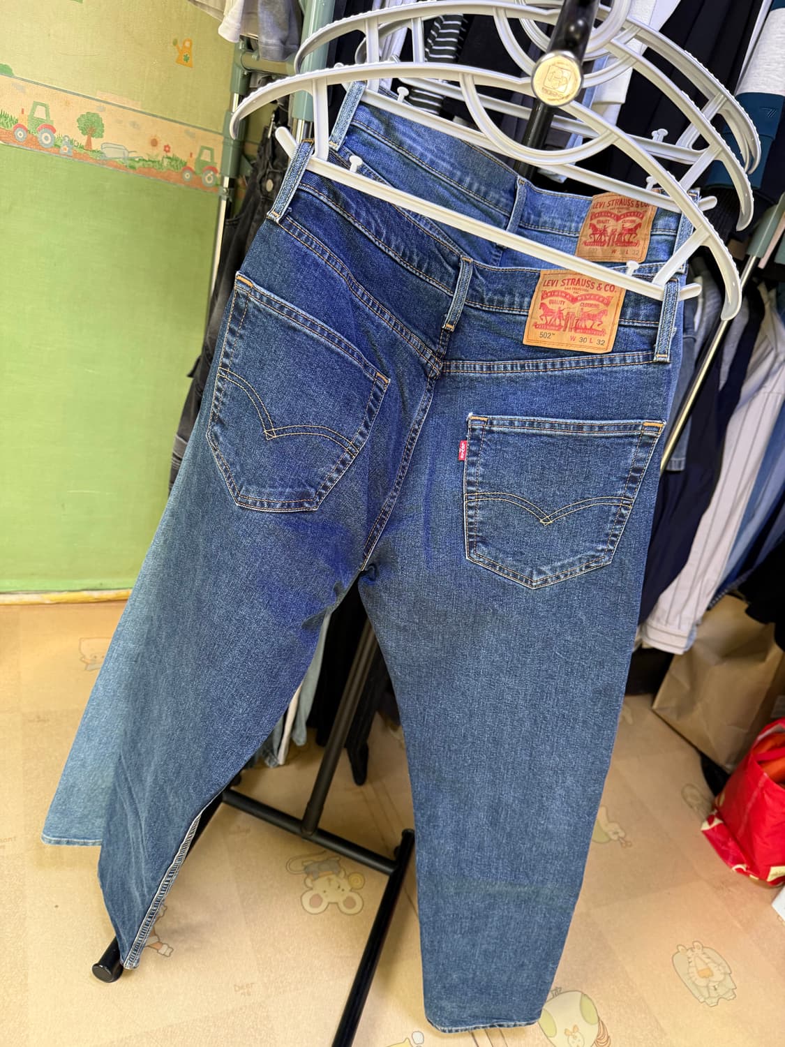 안녕하세요 리바이스 502 진,연청바지 W30 L32 새상품 판매합니다 상품이미지2