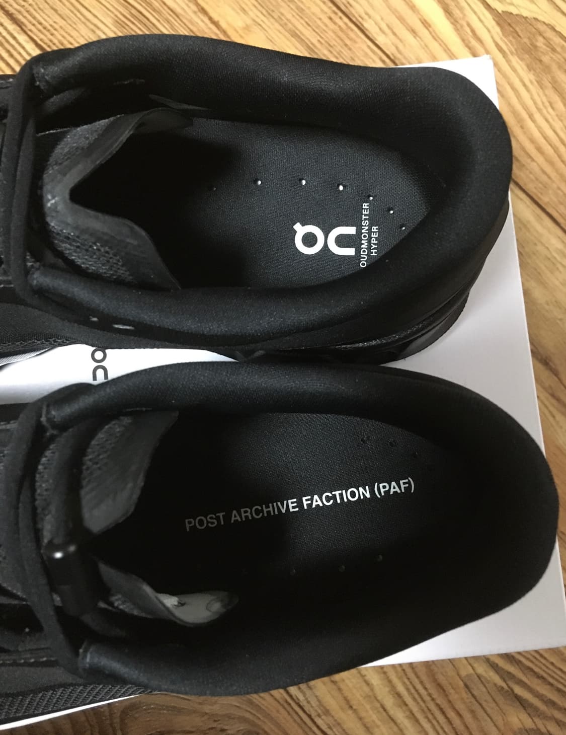 온러닝 파프 클라우드몬스터 하이퍼 블랙 판매합니다 상품이미지3