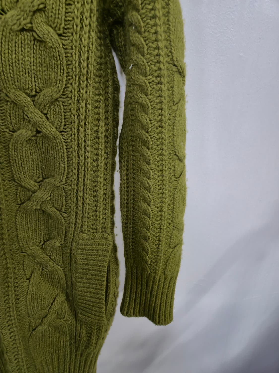 질스튜어트 카키색 꽈배기 니트 롱 가디건 상품이미지6