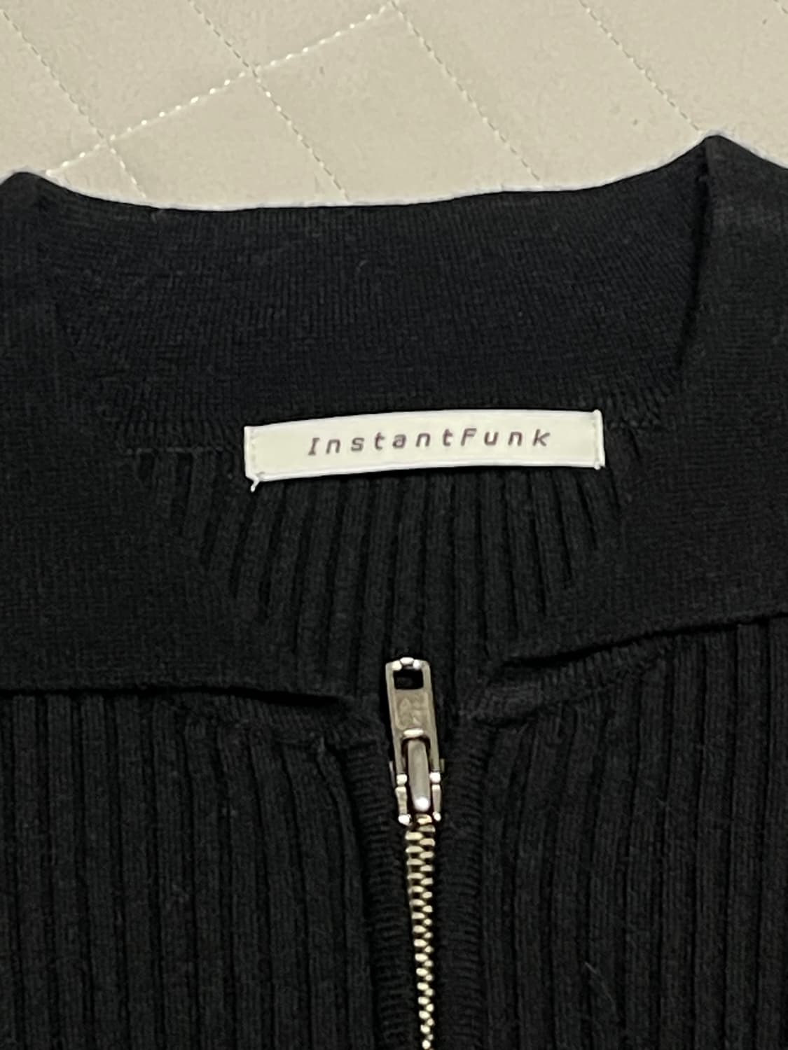 인스턴트펑크 22SS 슬림 집업 니트 블랙 새상품 상품이미지3