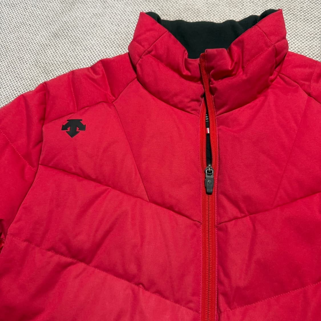 데상트 사이드로고 경량패딩 자켓 상품이미지2