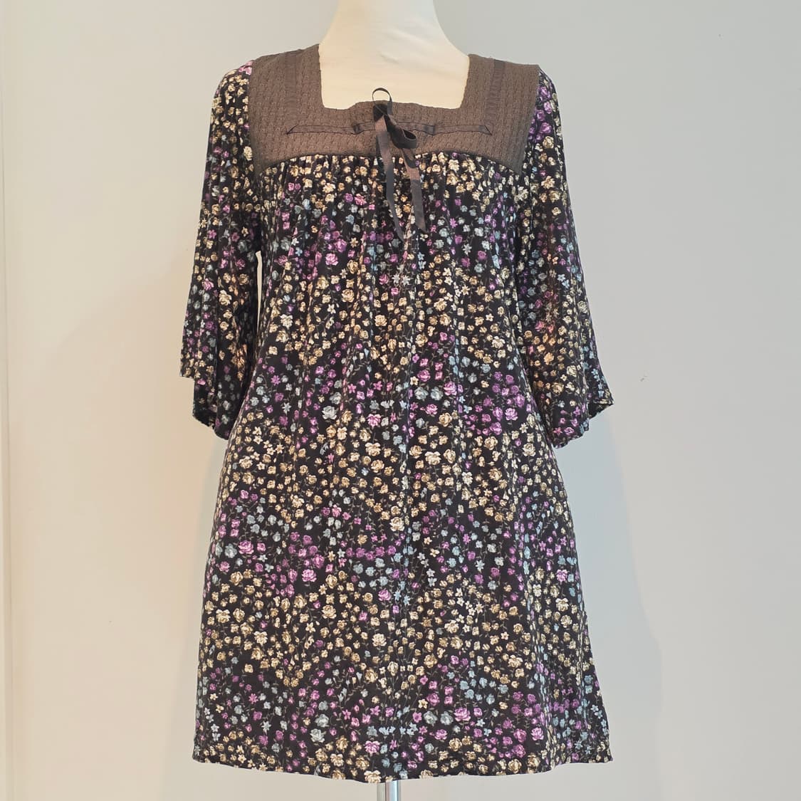 블랙x퍼플 보헤미안 잔꽃무늬 벨벳 스퀘어넥 원피스 상품이미지2