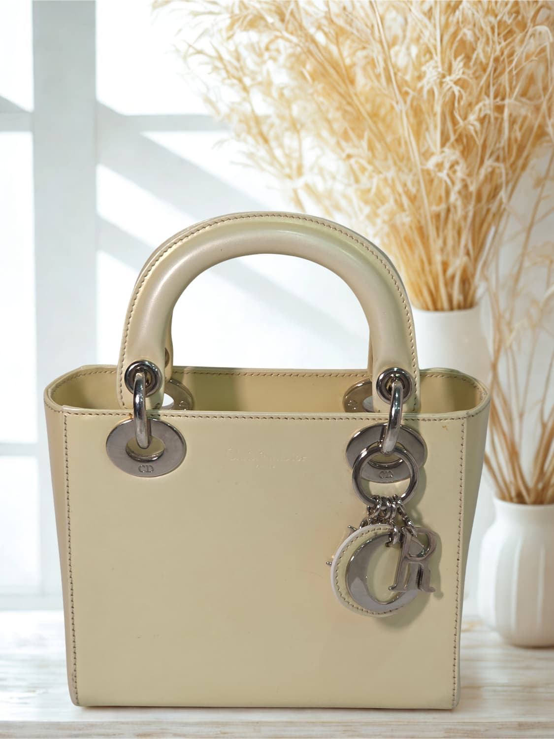 디올 레이디디올 미니 연노랑 애나멜 은장 토트백 상품이미지1