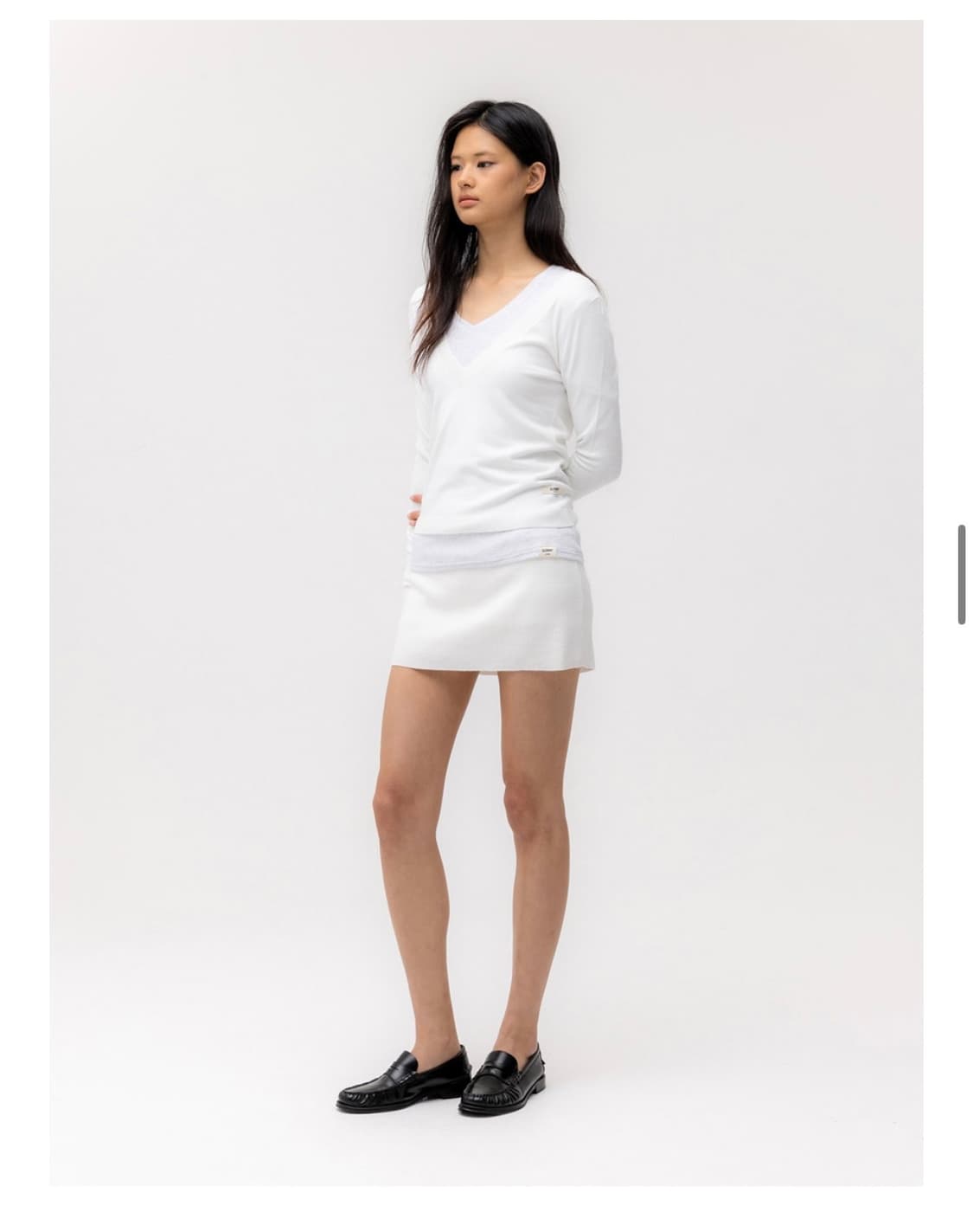 글로니 DEEP V-NECK KNIT (WHITE) 상품이미지2