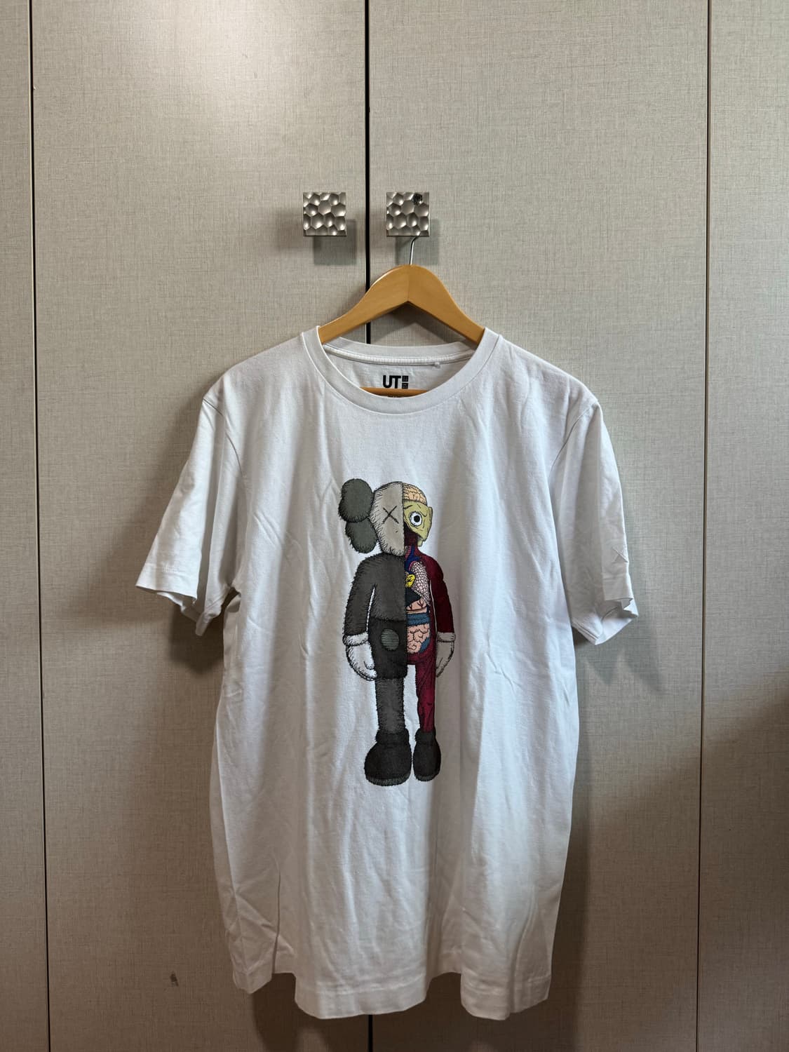 kaws UT 유니클로 콜라보 반팔 XL 상품이미지1