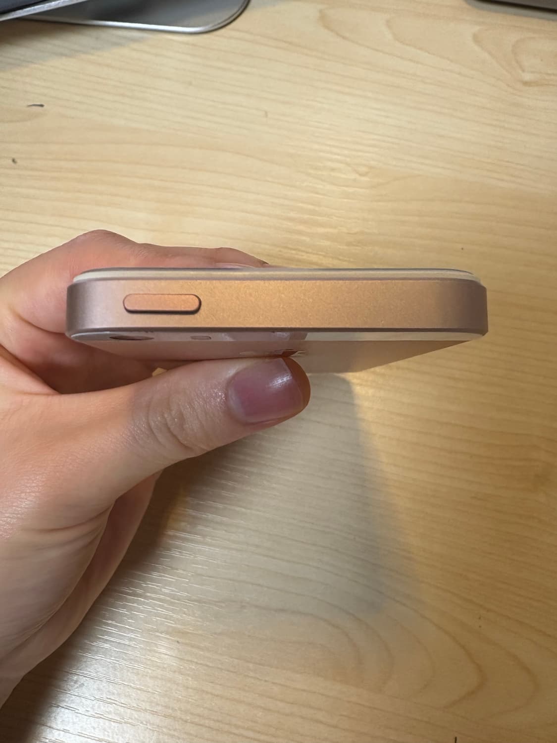 아이폰 SE 32GB 로즈골드 상태 S급 작례O 상품이미지4