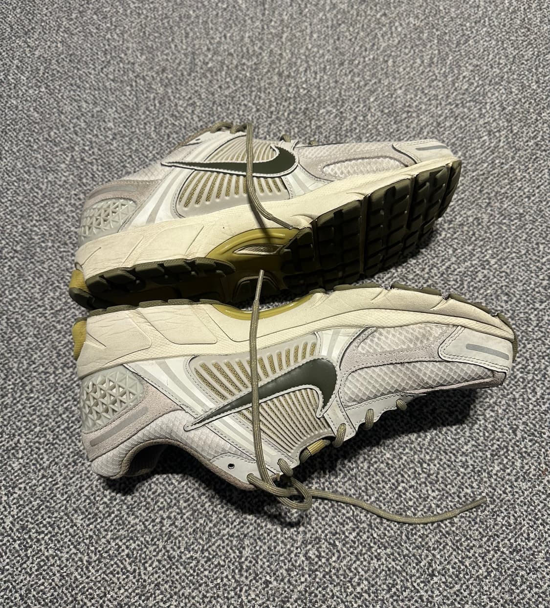 나이키 줌 보메로 5 라이트 본 265 상품이미지3