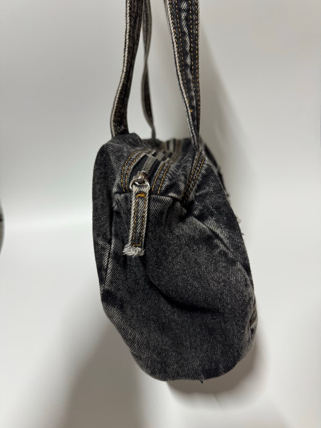 마뗑킴 워시드 데님 더플백 블랙 상품이미지3