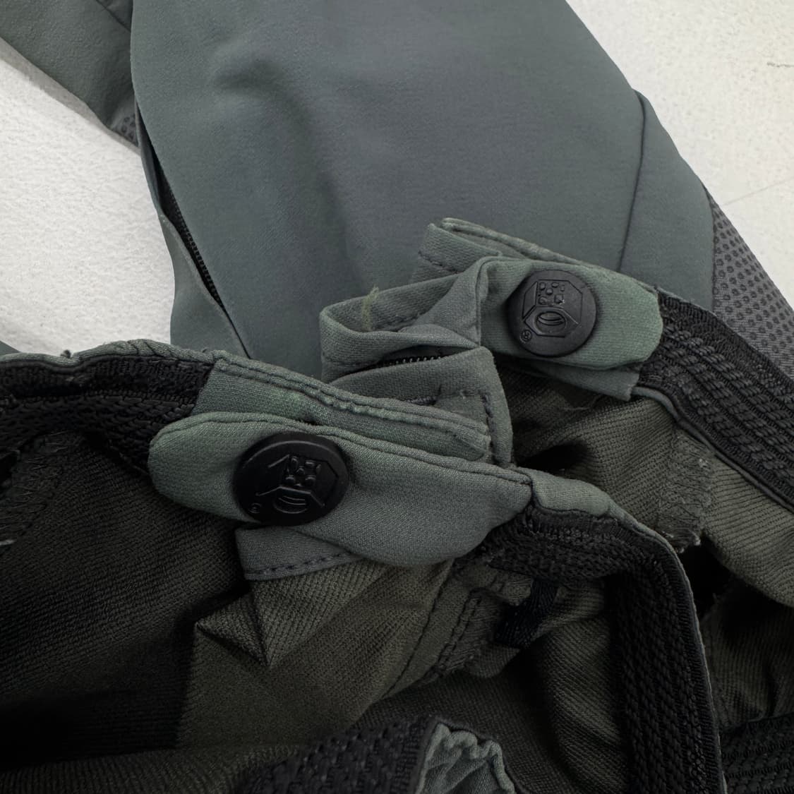 마운틴하드웨어 고프코어 테크니컬 나일론 팬츠 상품이미지5