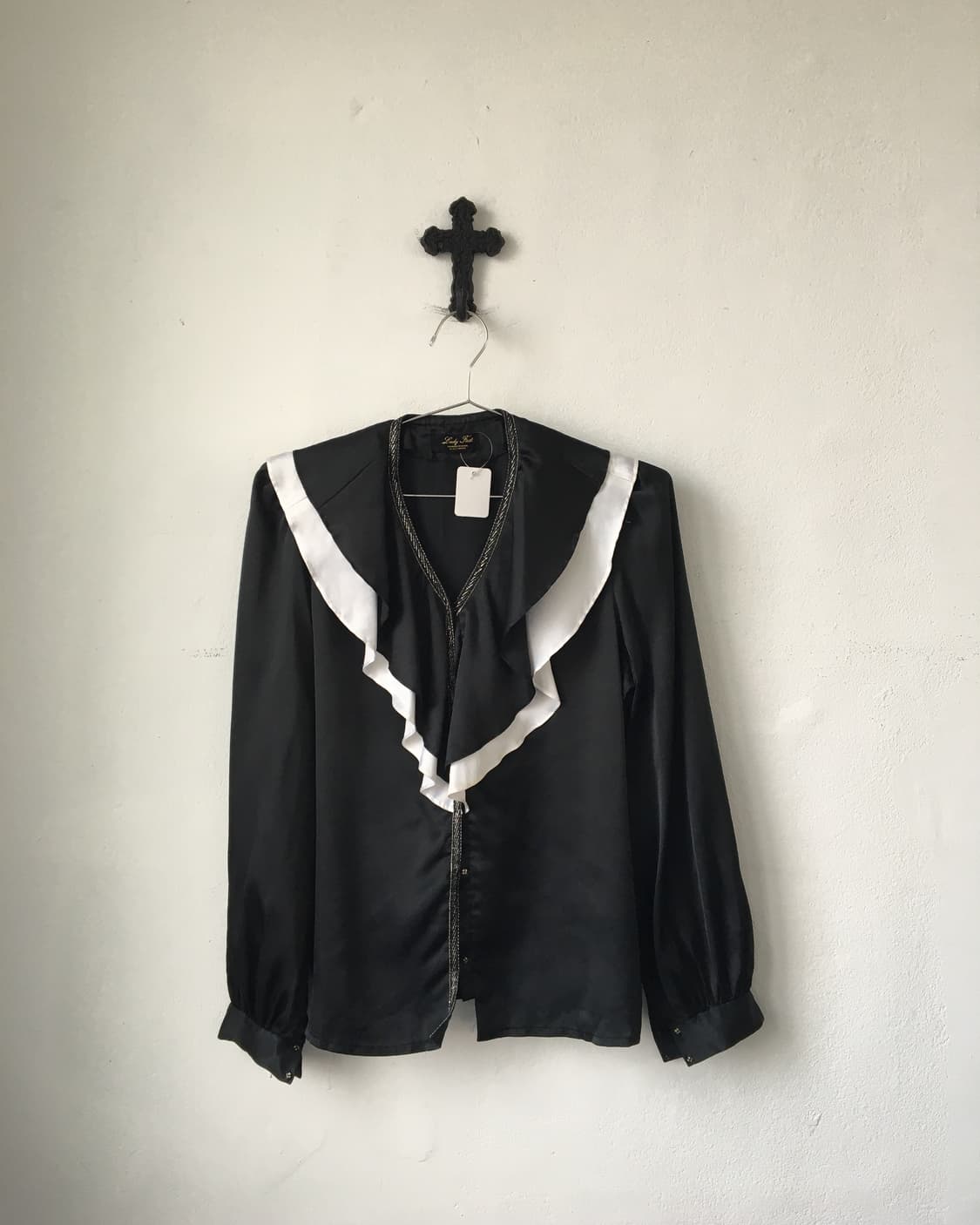 Glossy frill blouse 상품이미지2