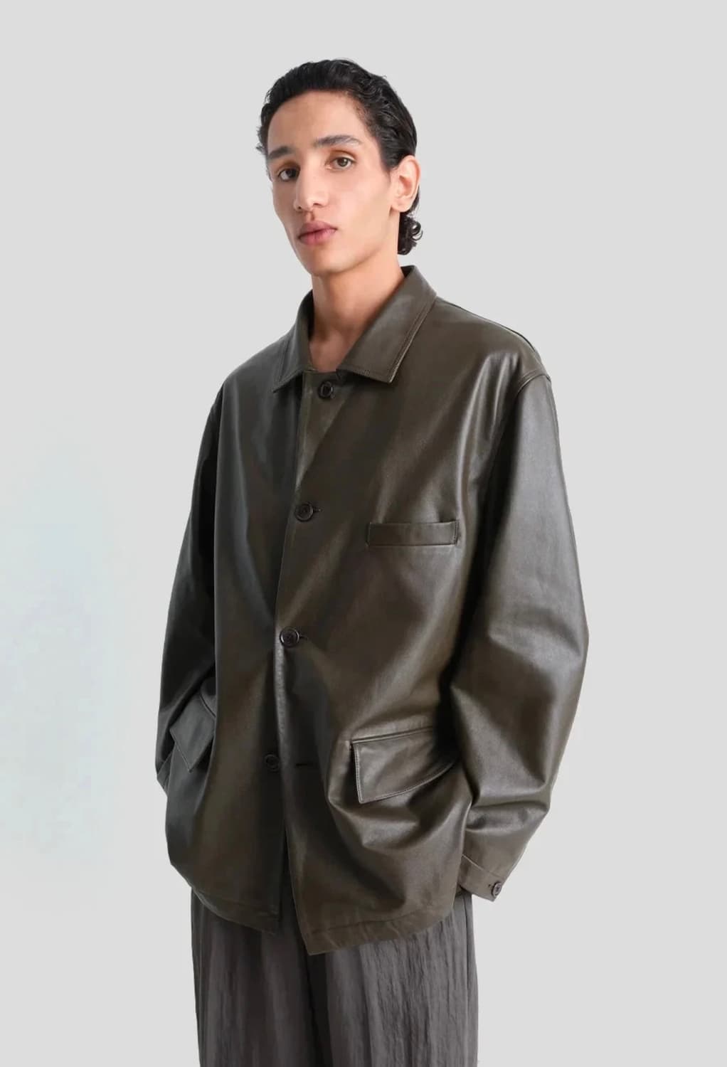 르메르 25ss 릴랙스드 레더 자켓 머쉬룸 / S 상품이미지1