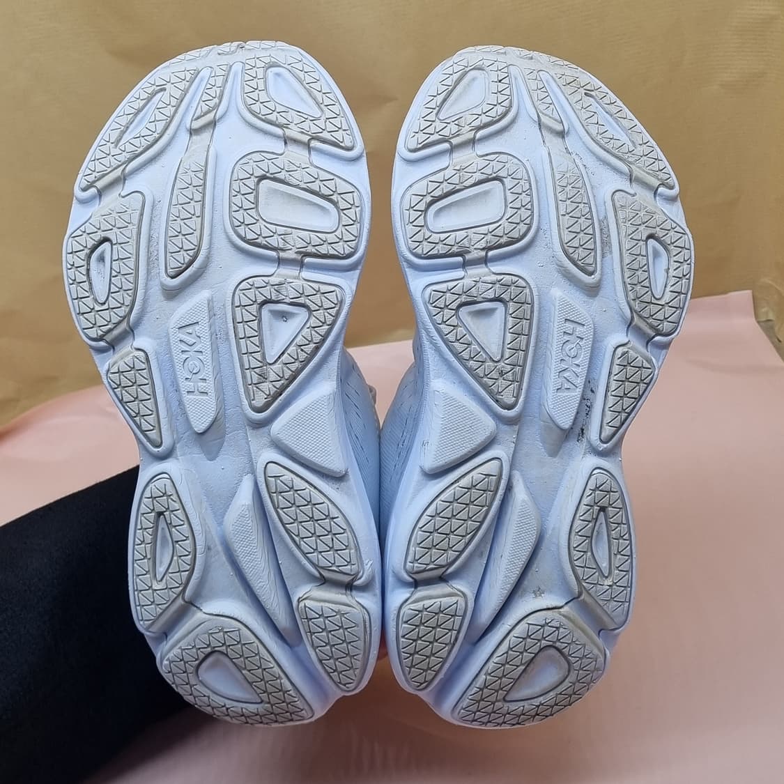 호카 맥스쿠셔닝 여성운동화240 상품이미지3