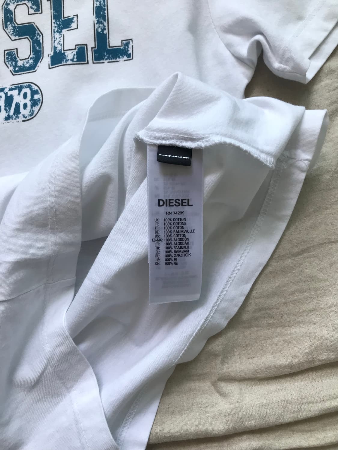 디젤 중앙 프린팅 화이트 반팔티 상품이미지9