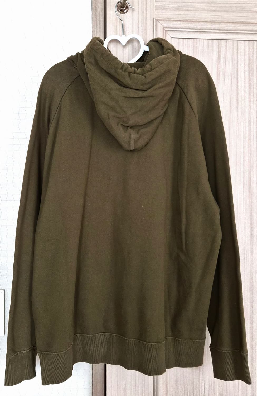 오니츠카타이거 카키+핑크 후드티 상품이미지2