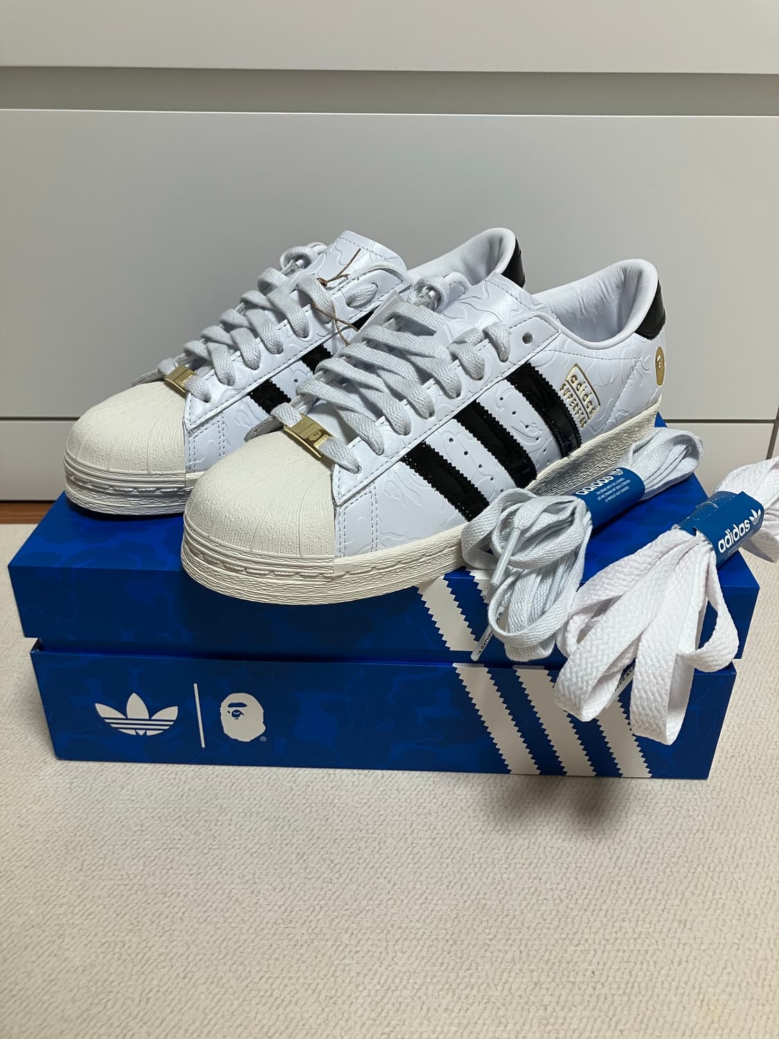 [255] 아디다스 x 베이프 슈퍼스타 빈티지 클라우드 화이트 코어 블랙 상품이미지1