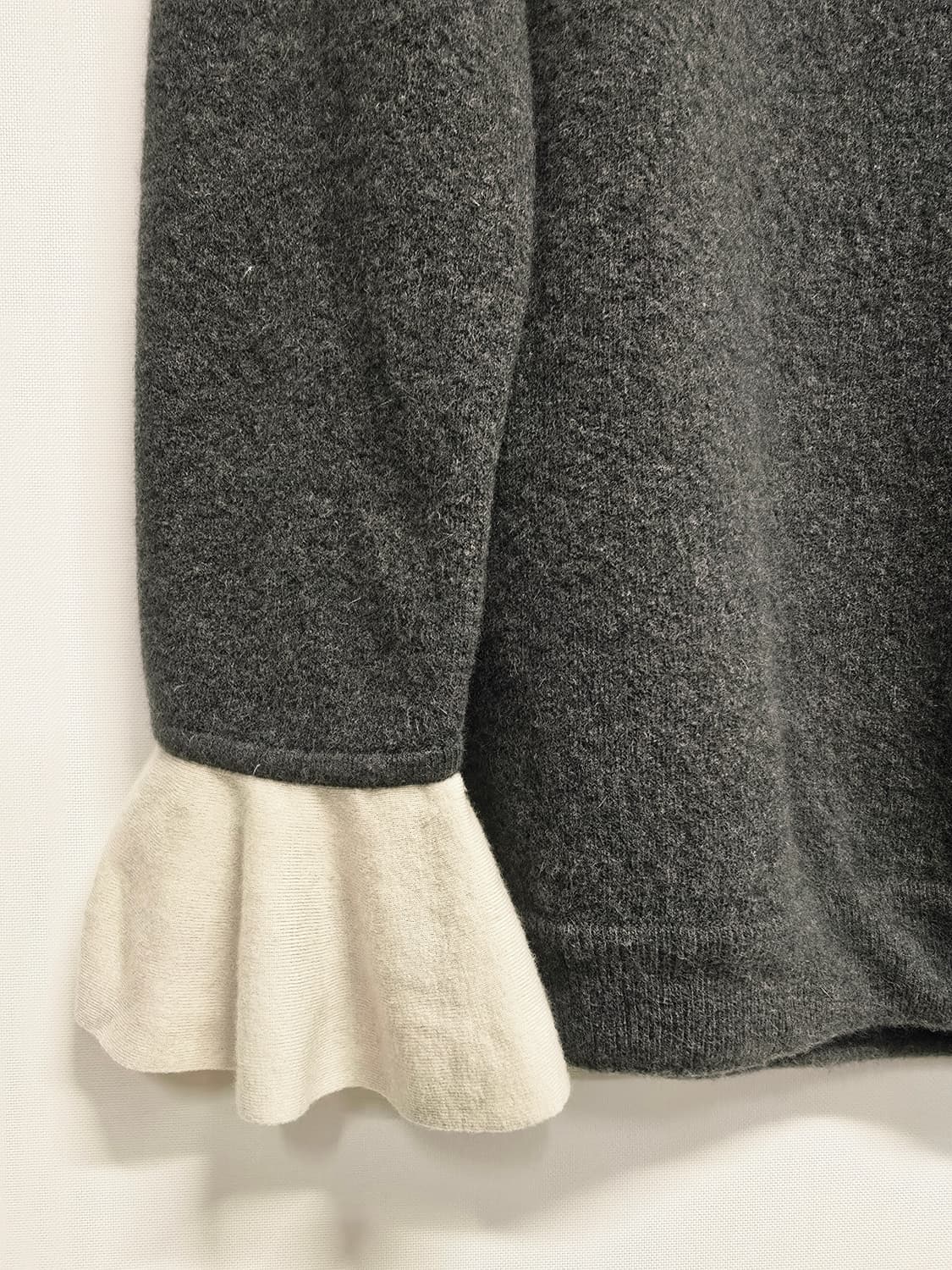 MINE 회색 소매플레어 니트 양모앙고라혼방 상품이미지3