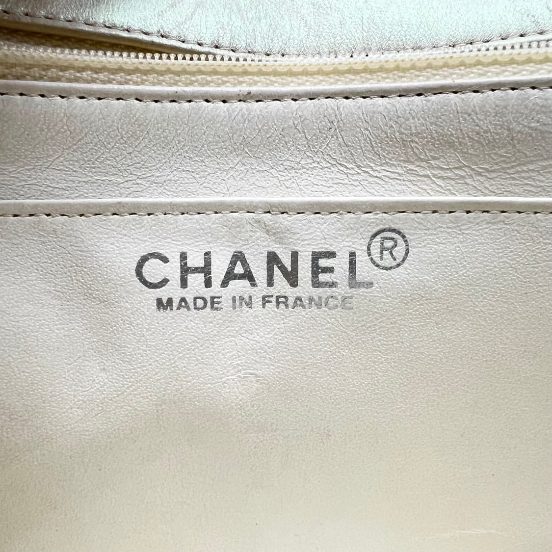 샤넬 클래식 플랩백 페이턴트 옐로우 상품이미지8