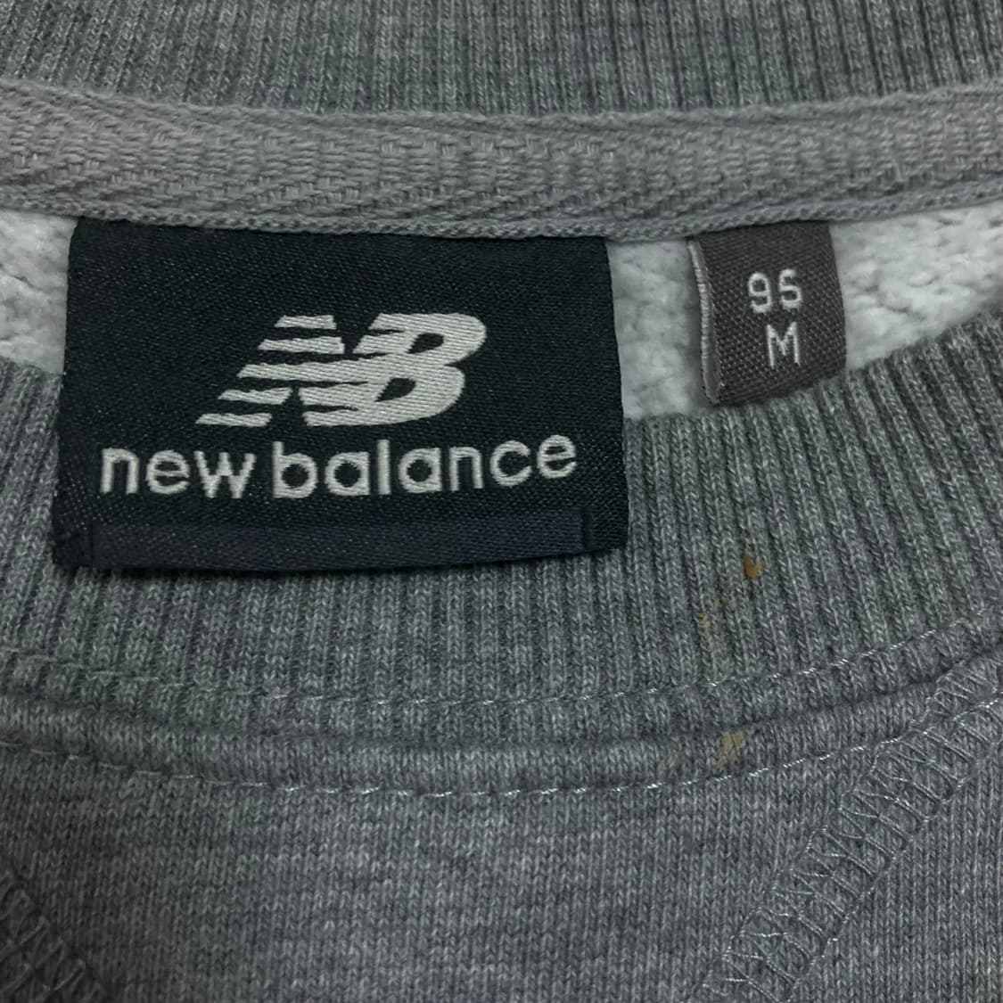 뉴발란스 스포츠 스펠아웃 빅로고 그레이 맨투맨 상품이미지3