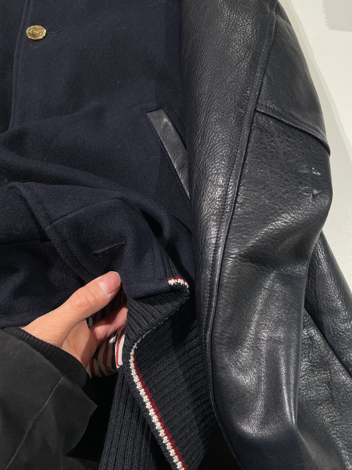 톰브라운 다크 네이비 금장 울 바시티 자켓 상품이미지10