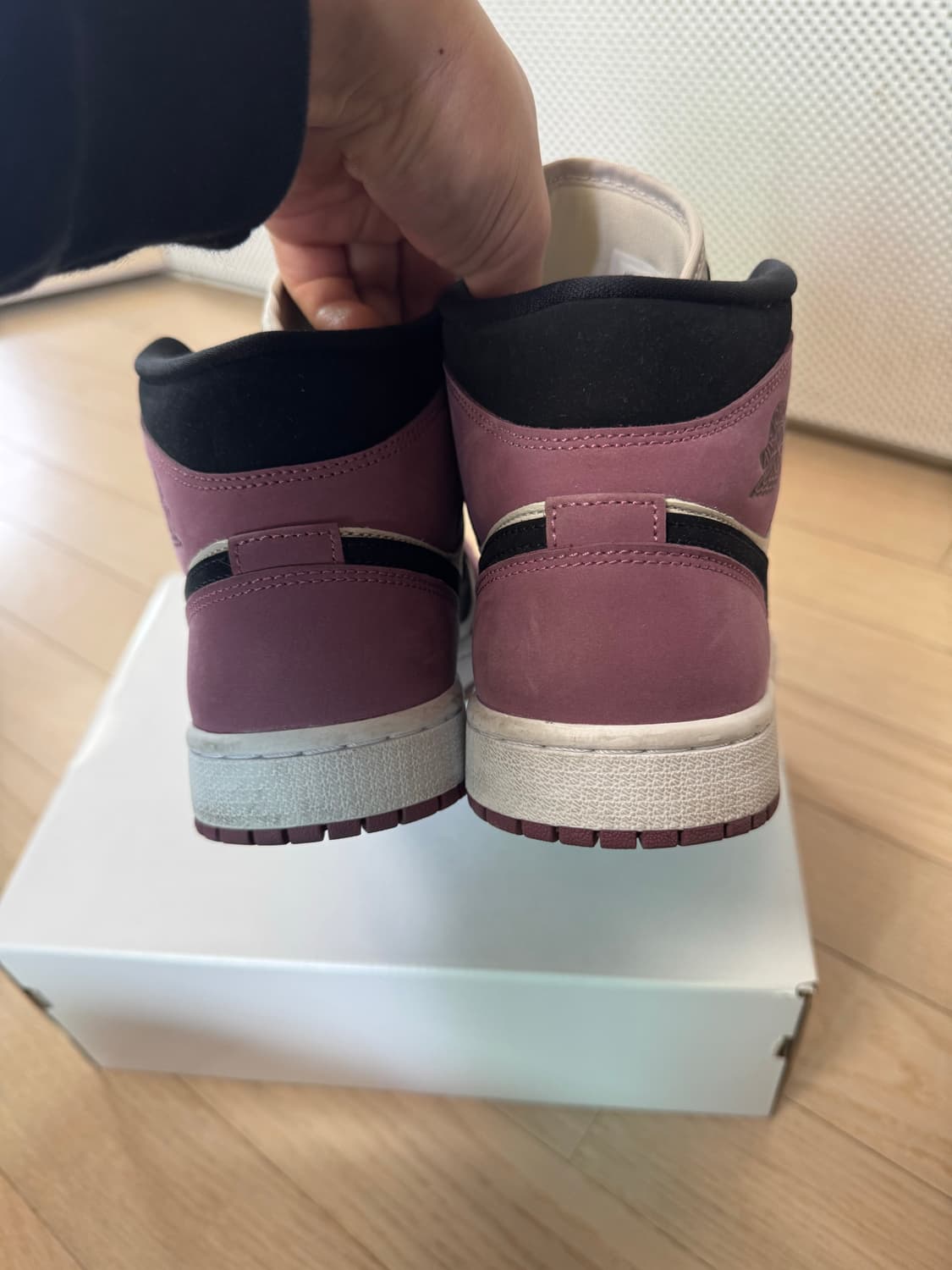 조던1 미드 SE 라이트 멀베리 W260 상품이미지6