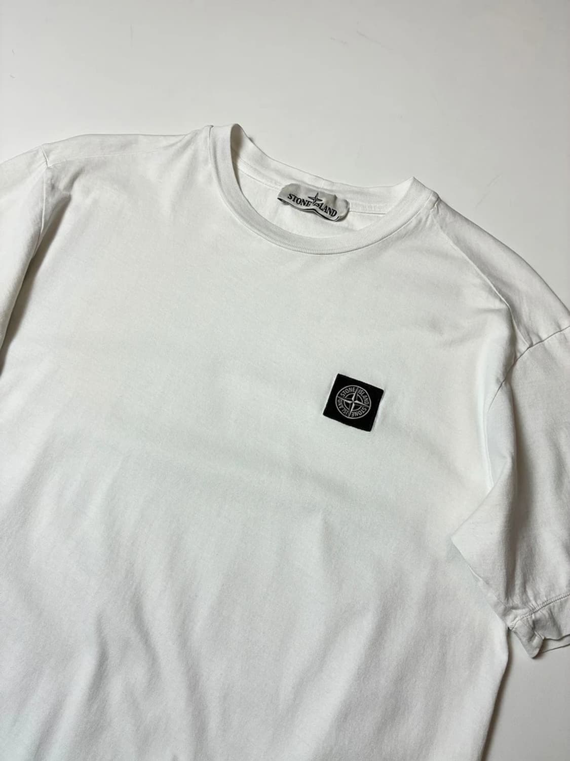 스톤아일랜드 로고 패치 가먼트 다이드 티셔츠 PN8879 상품이미지2