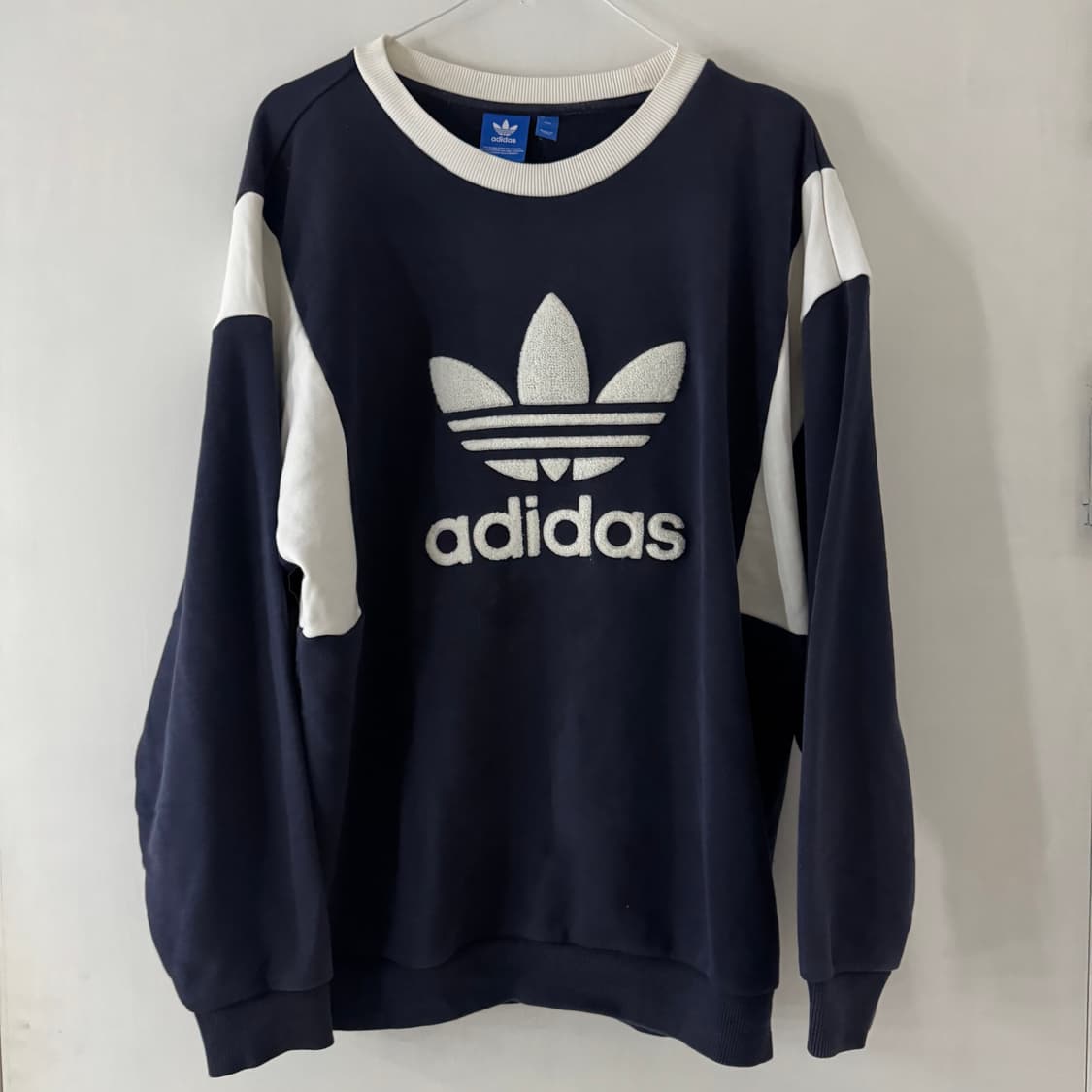 아디다스 불꽃 파이어버드 배색 네이비 화이트 맨투맨 상품이미지4