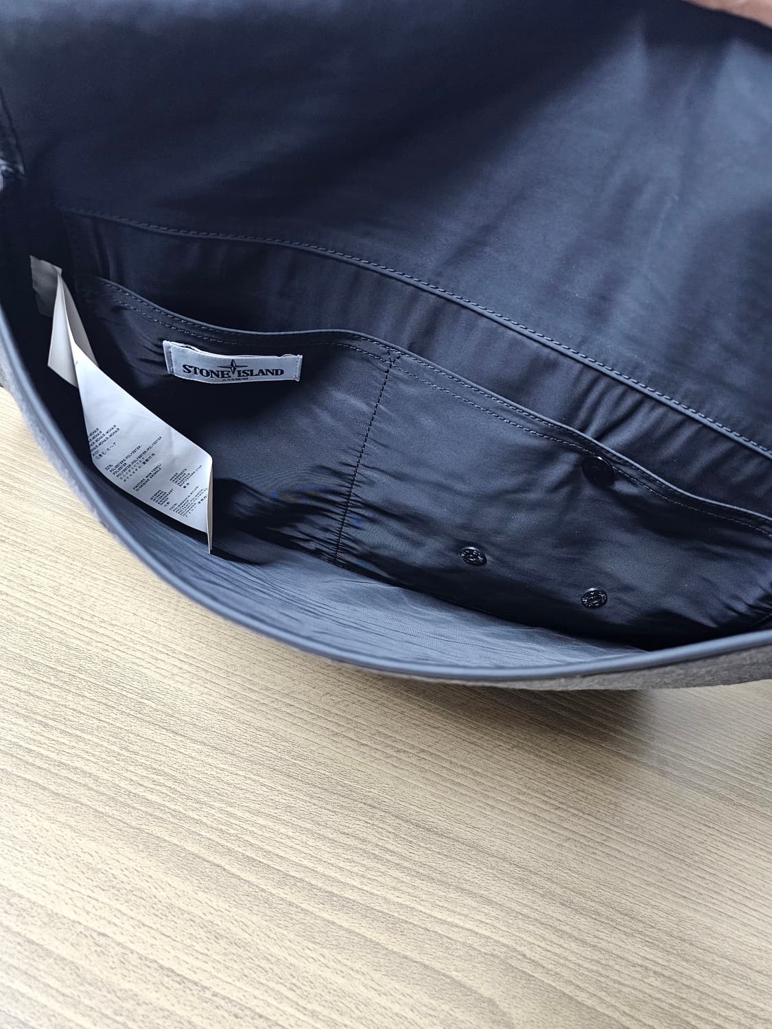 스톤아일랜드 와펜 메신저백 상품이미지6