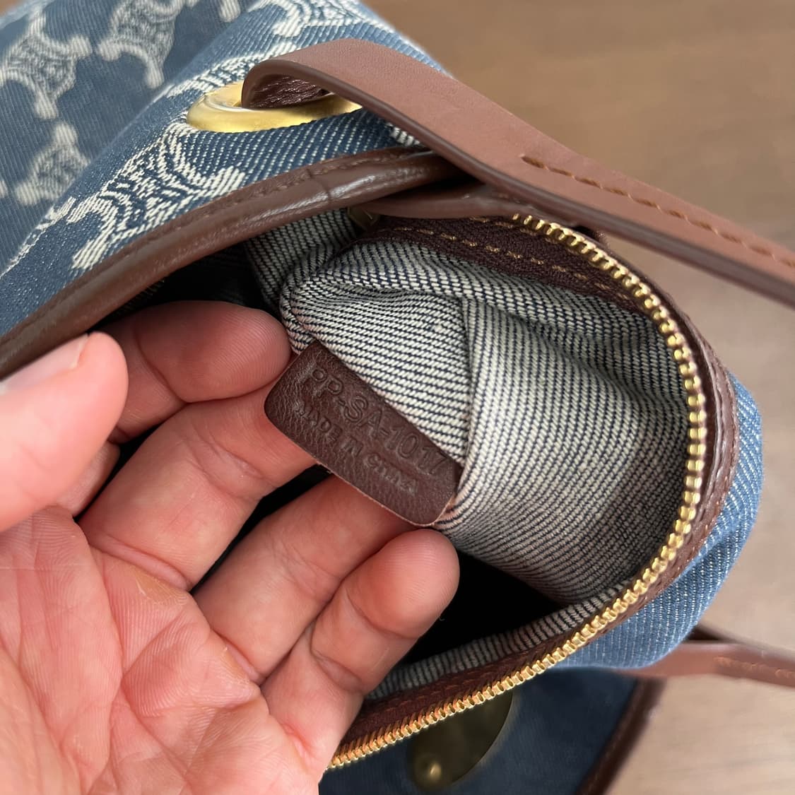 셀린느 블라종 데님 숄더백 OS 상품이미지7