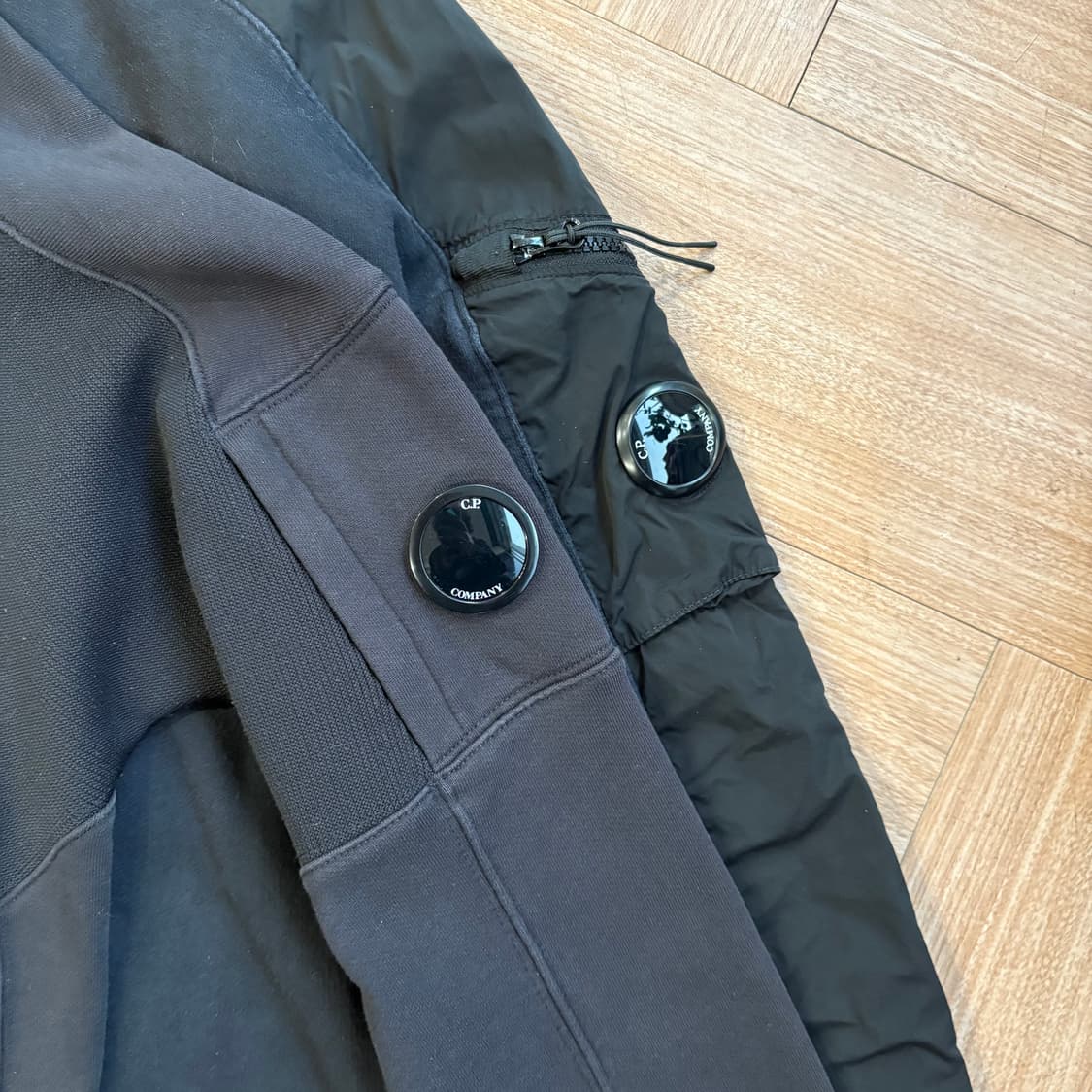 씨피컴퍼니 코튼 & 나일론 믹스 스웻셔츠 상품이미지1