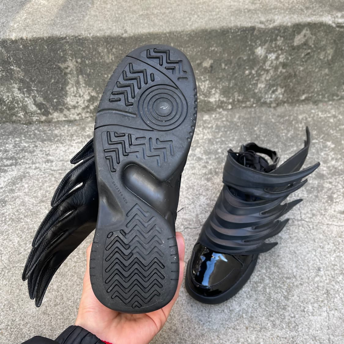 [235] Jeremy Scott Wings 3.0 Dark Knight 상품이미지8