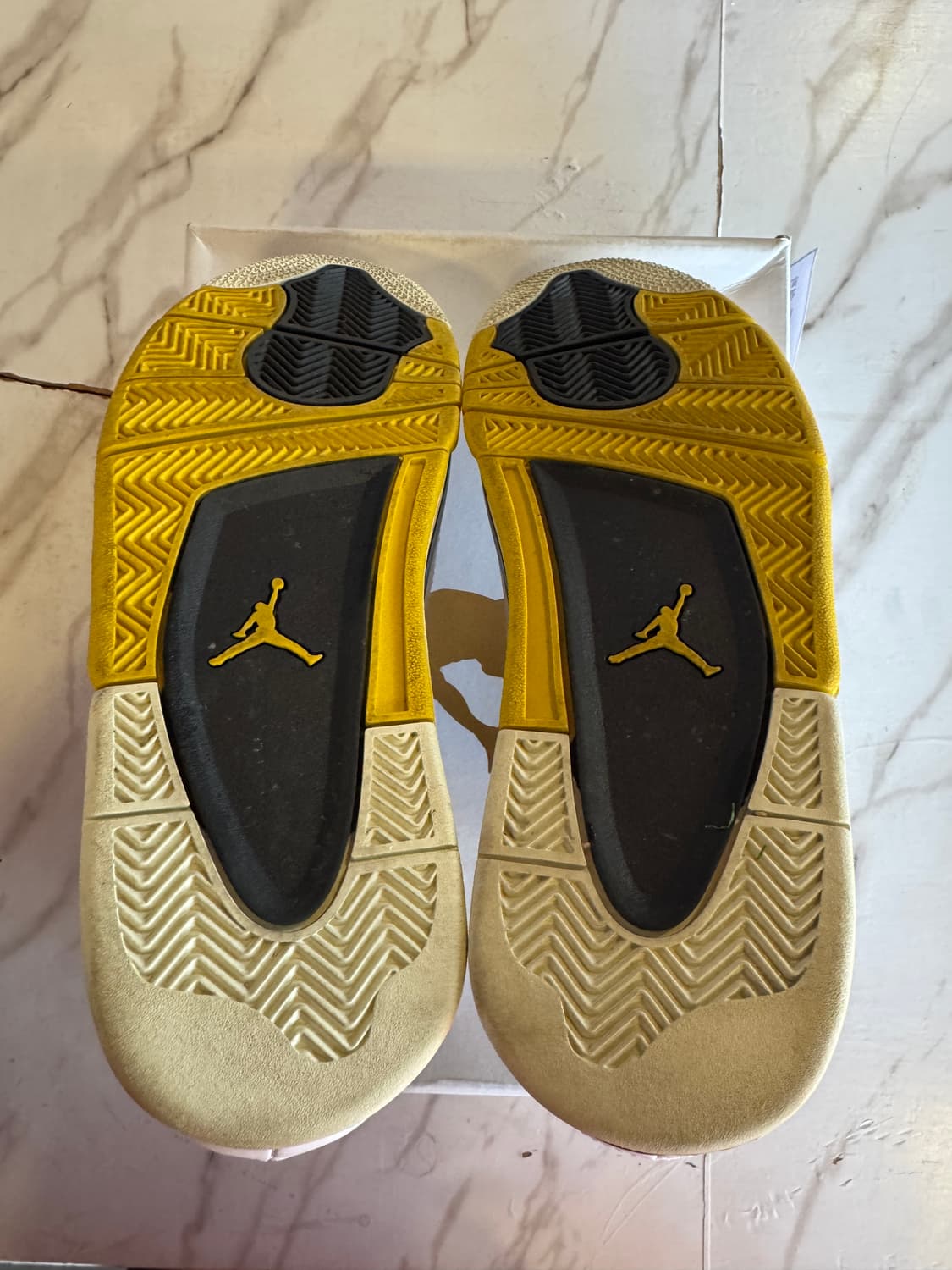 (W)조던4 레트로 비비드 설퍼 W280(MEN:270) 팝니다 상품이미지4