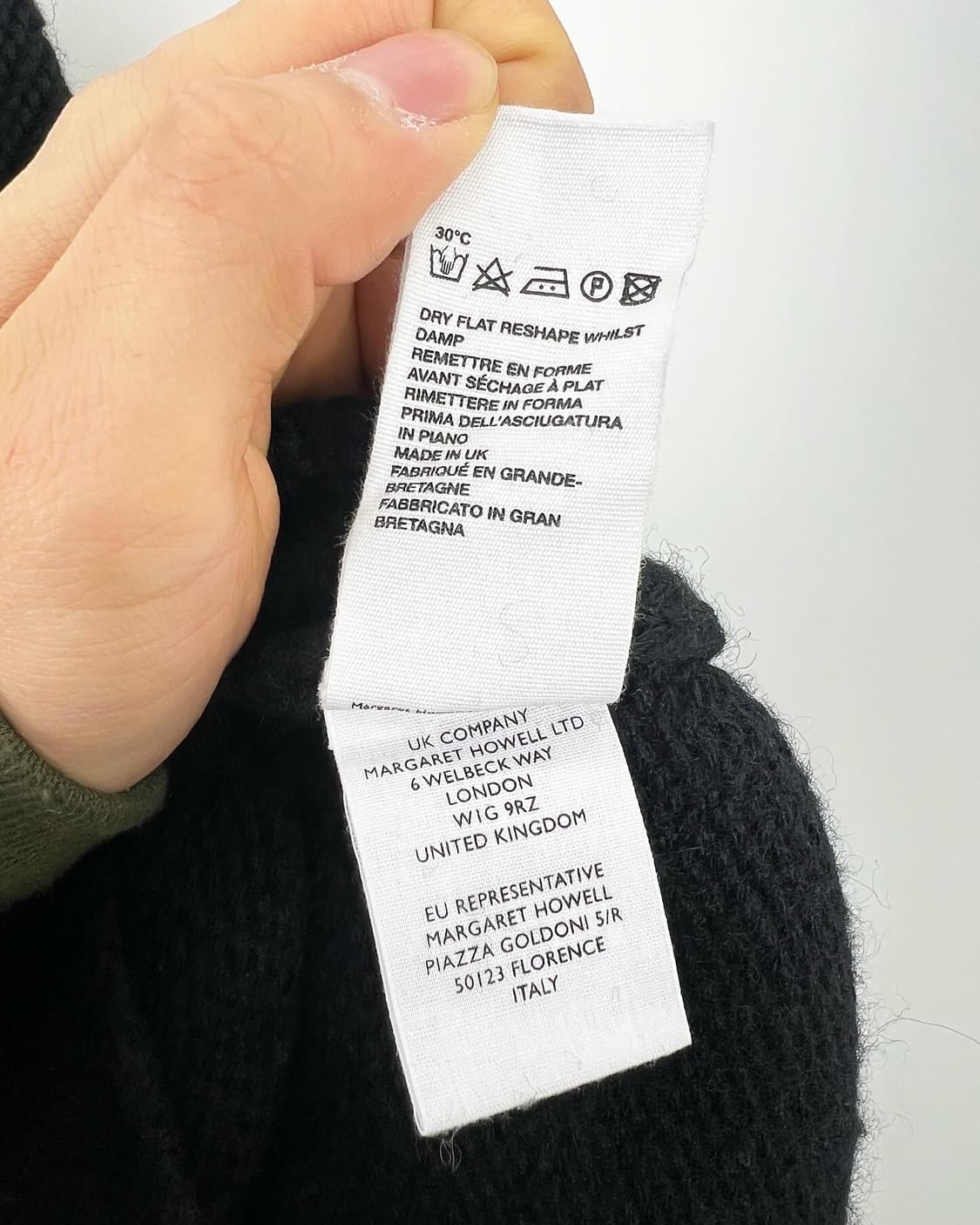 마가렛호웰 블랙 터틀넥 니트 스웨터 상품이미지8