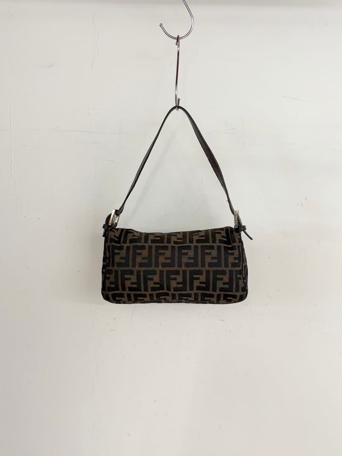 펜디 브라운 주카 미니 바케트 숄더백  상품이미지5