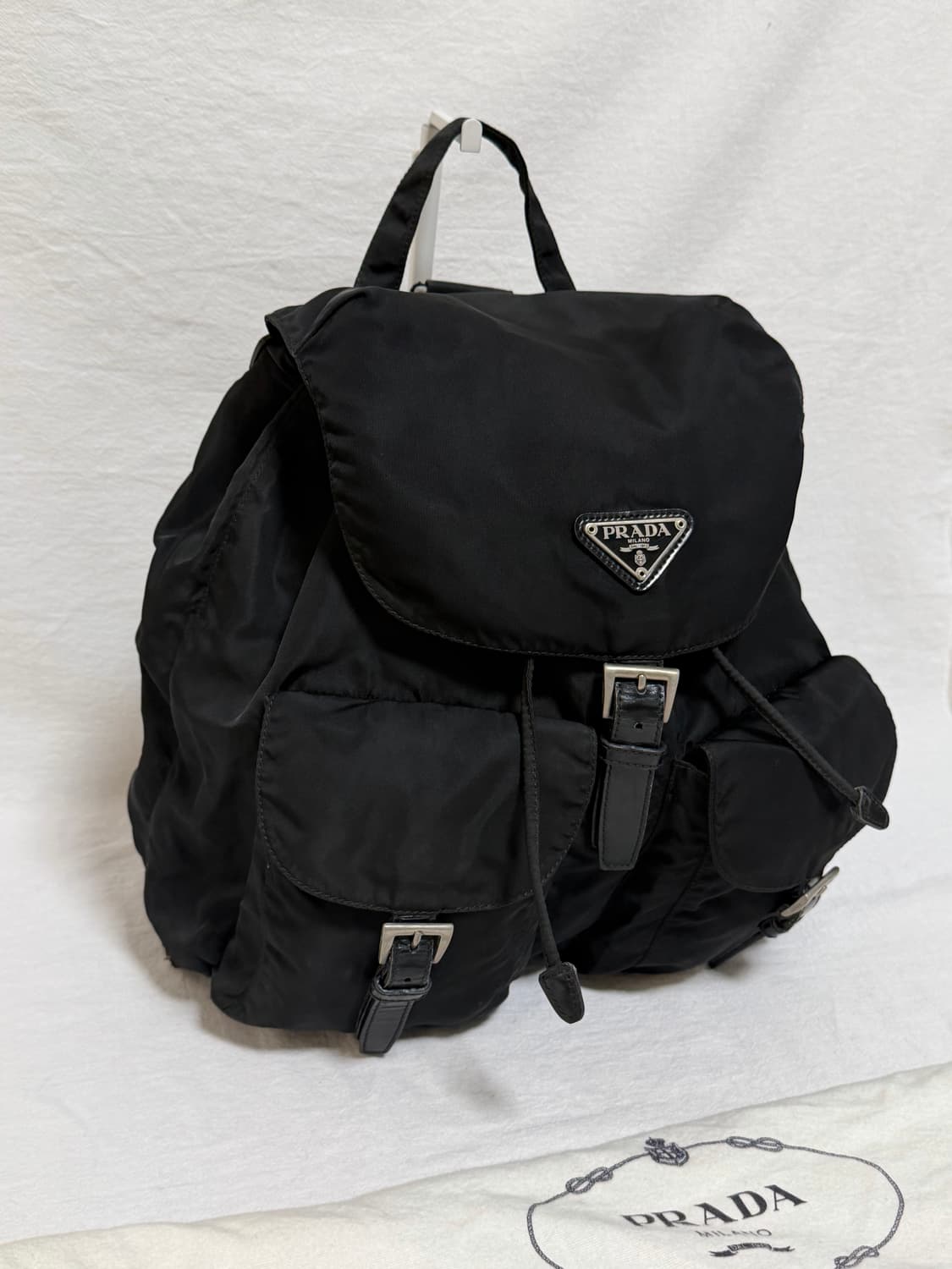 정품 프라다 포코노 나일론 투포켓 미디움 백팩 블랙 상품이미지3