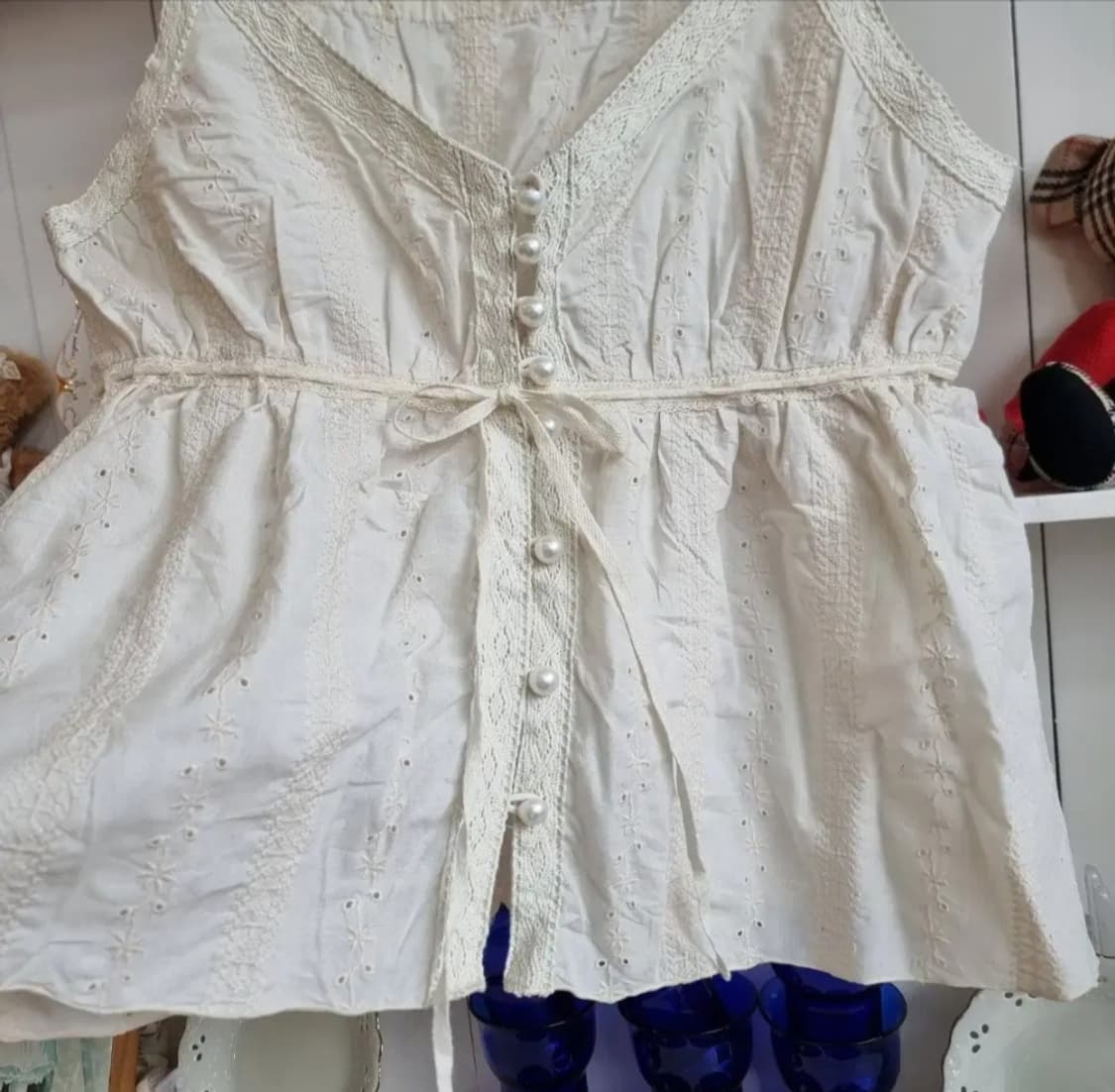 펀칭자수 진주단추 뷔스티에 블라우스 상품이미지4