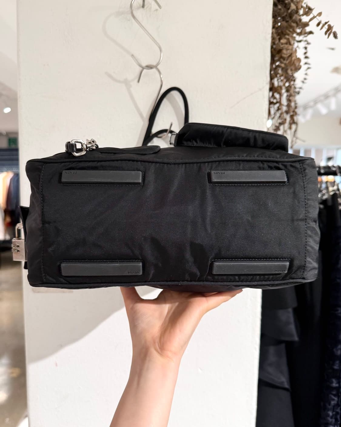 프라다 블랙 포코노 나일론 포켓 키링 숄더백 상품이미지6