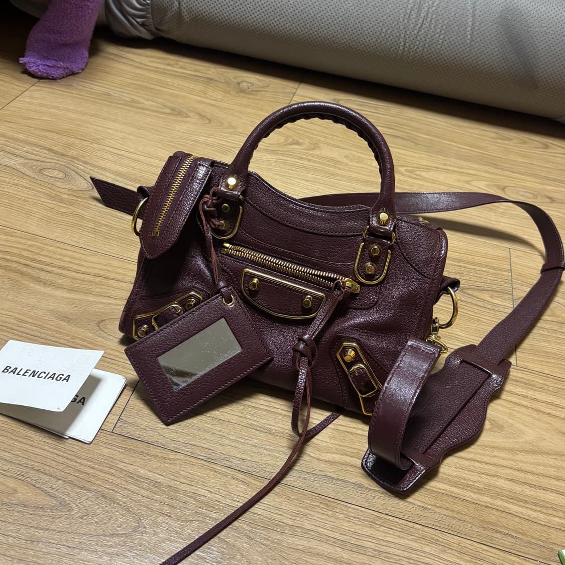 발렌시아가 모터백 미니 버건디  상품이미지1