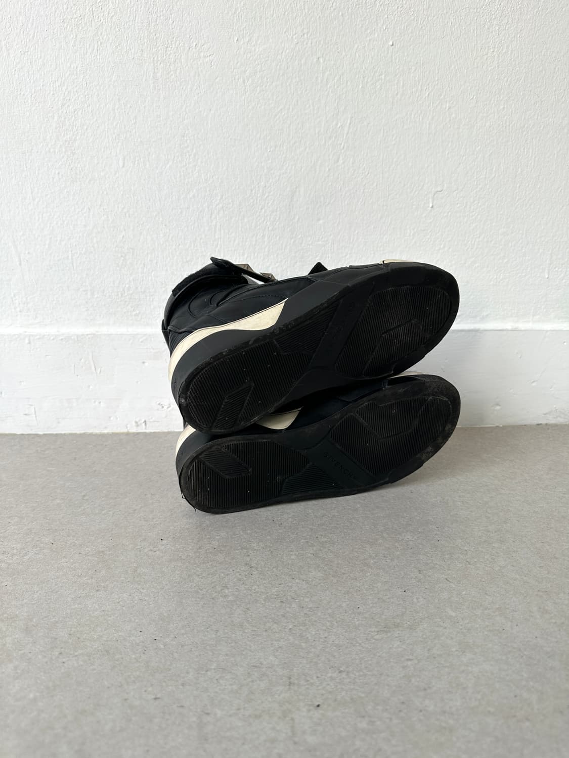 지방시 타이슨 블랙 스타 스터드 하이탑 상품이미지8