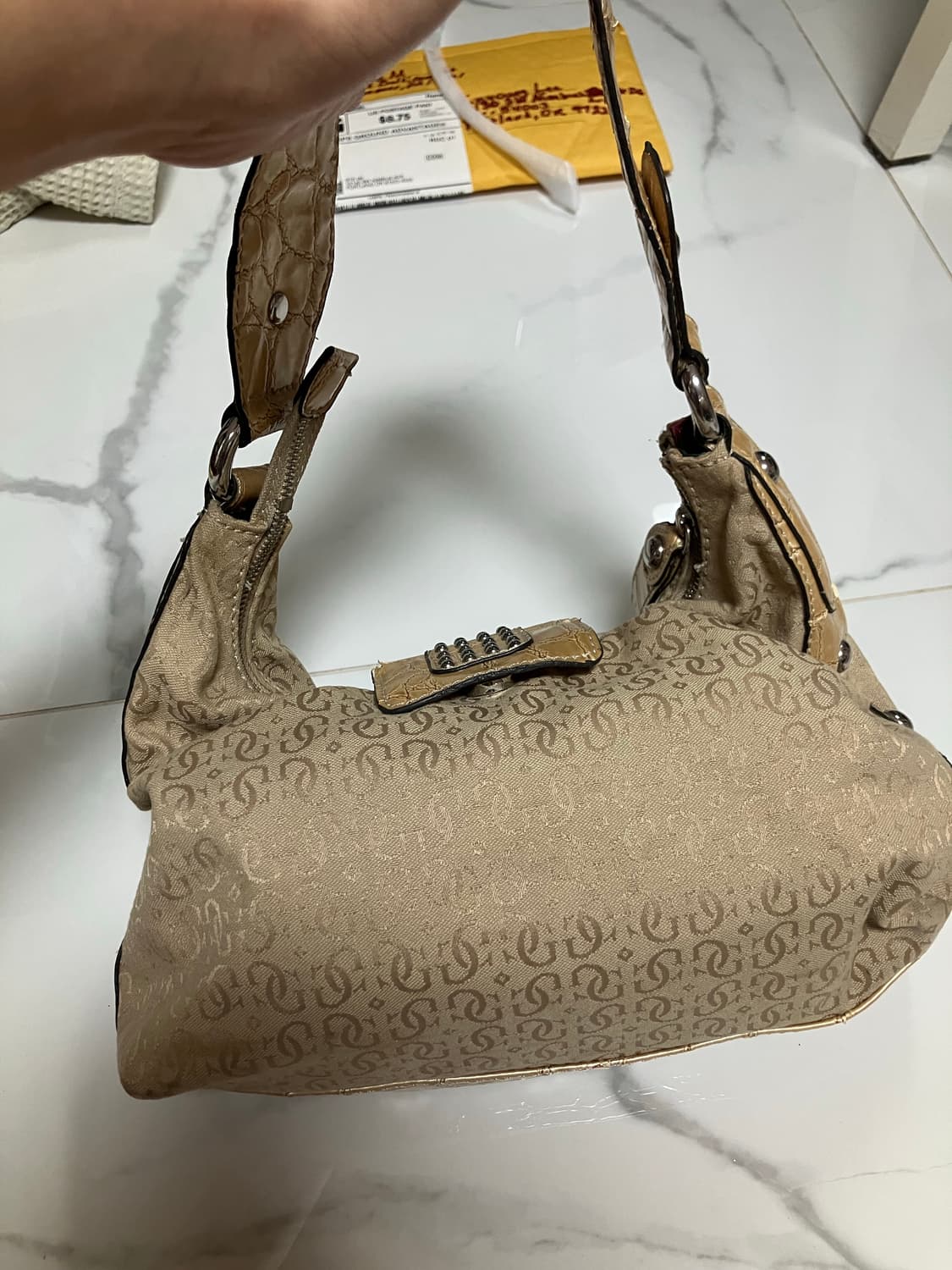 게스 2000s Y2K 숄더백 모노그램 골드 상품이미지4