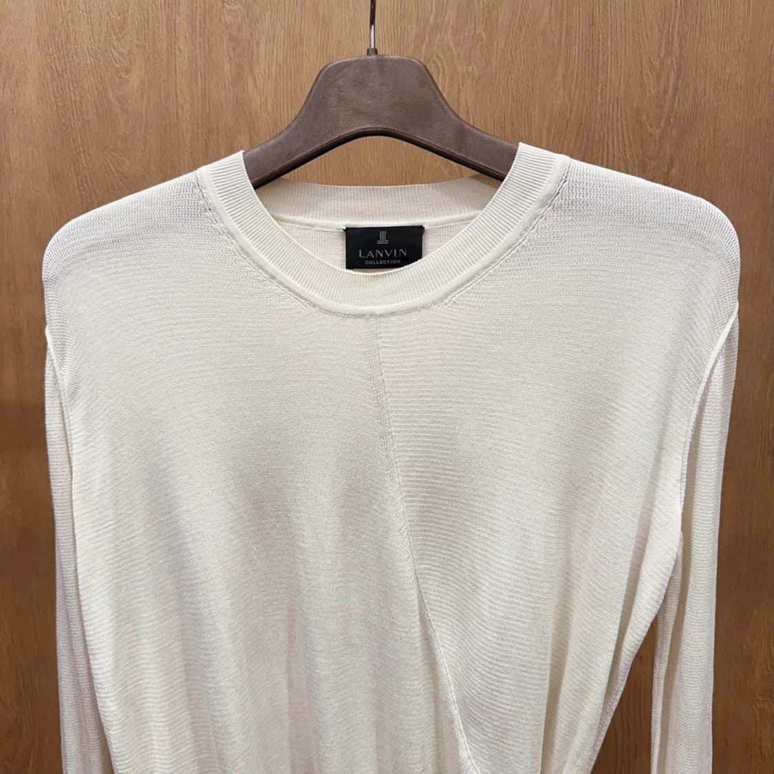 랑방 컬렉션 라운드넥 긴팔 티셔츠 드레이프 셔링 디테일 아이보리 상품이미지4