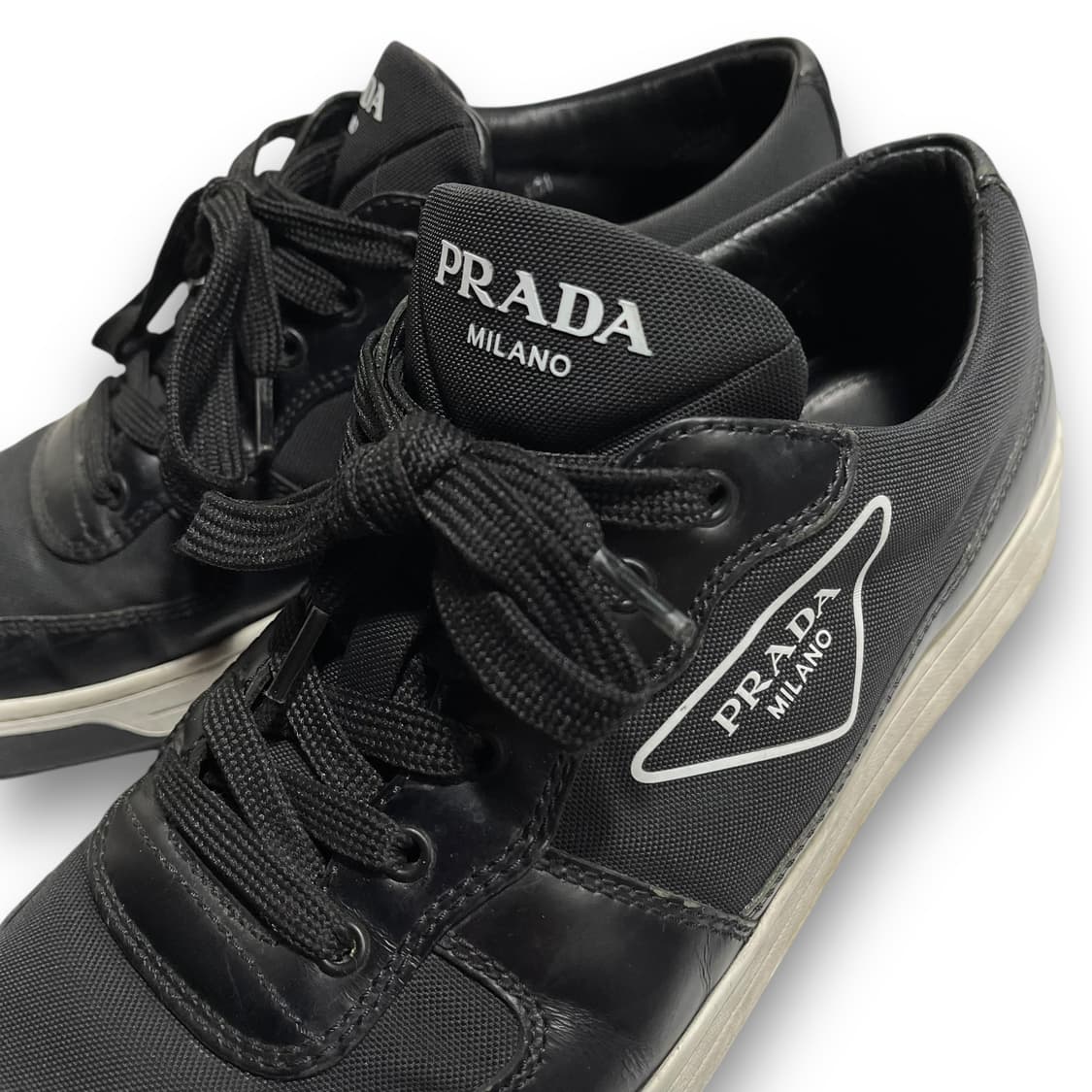 프라다 삼각 로고 로우 컷 레더 다크 스니커즈 상품이미지10