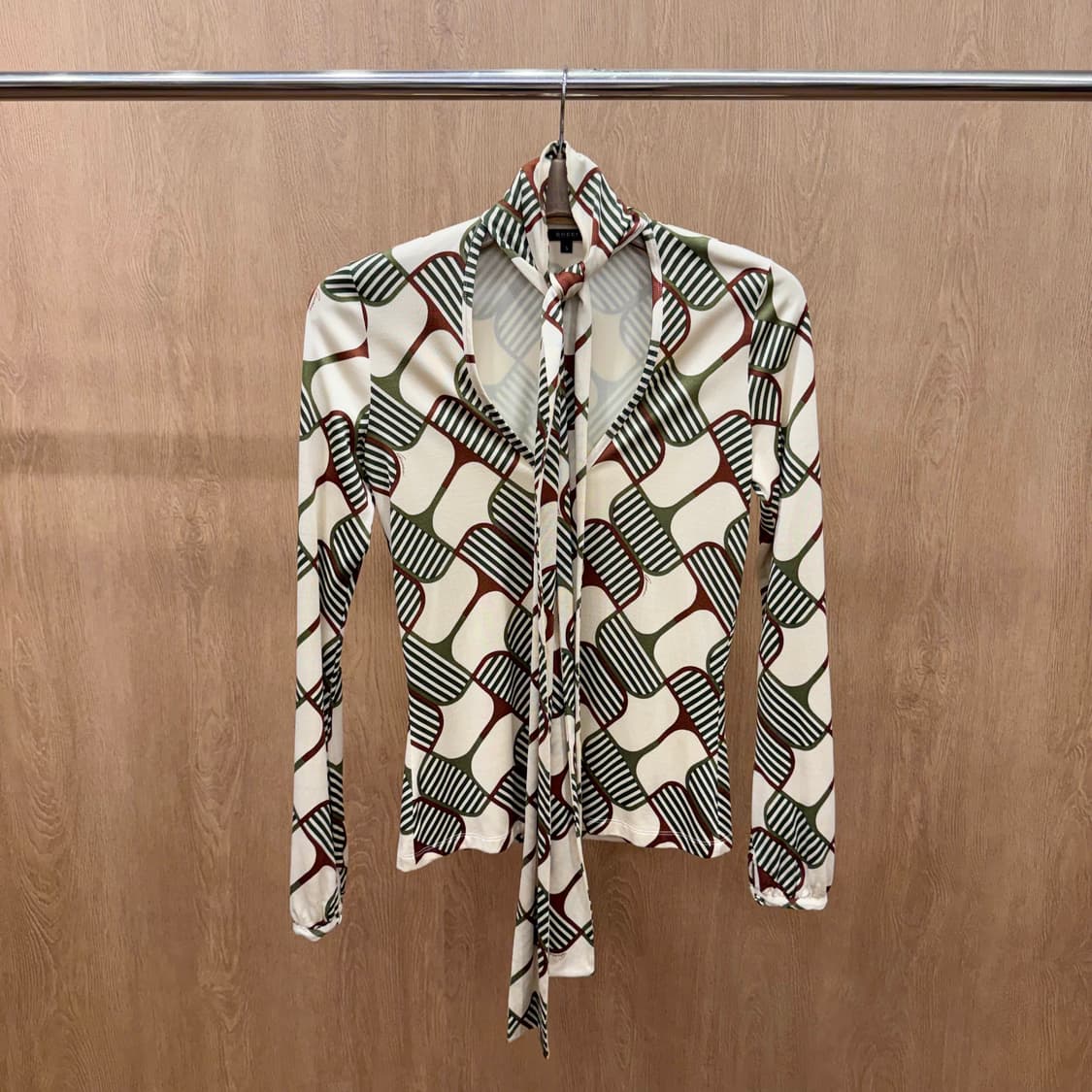 구찌 타이넥 리본 블라우스 기하학 패턴 디테일 아이보리 멀티컬러 상품이미지2