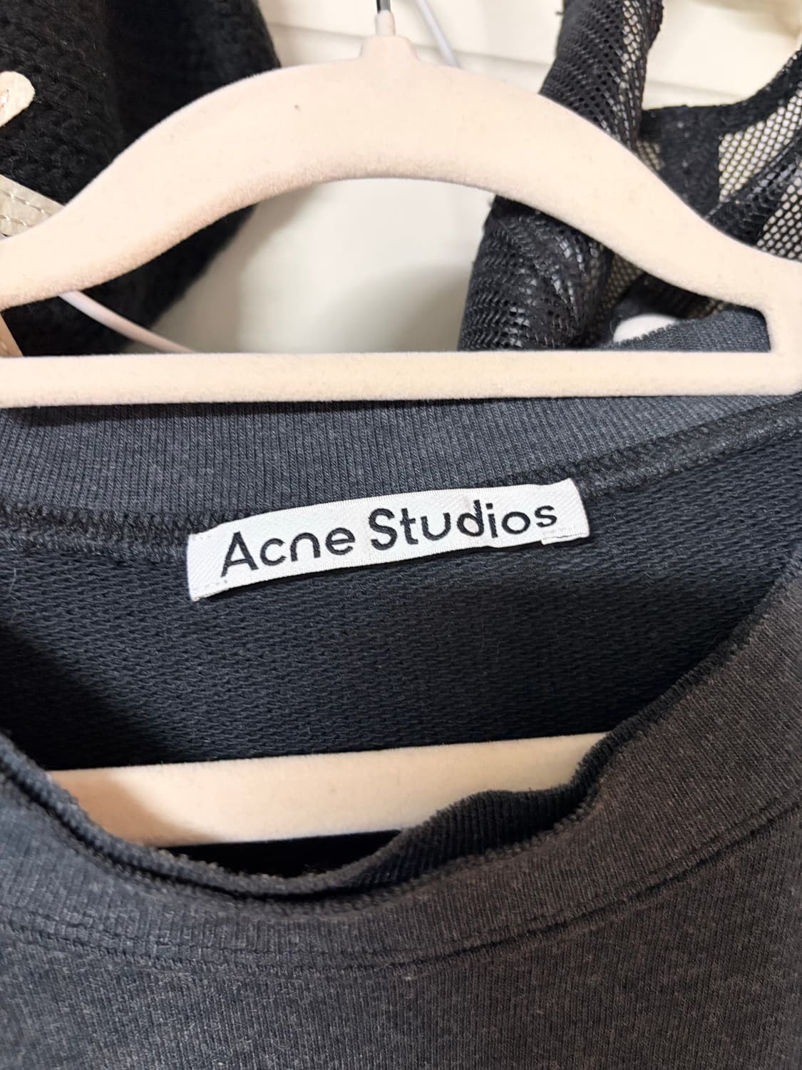 아크네스튜디오 맨투맨 상품이미지2