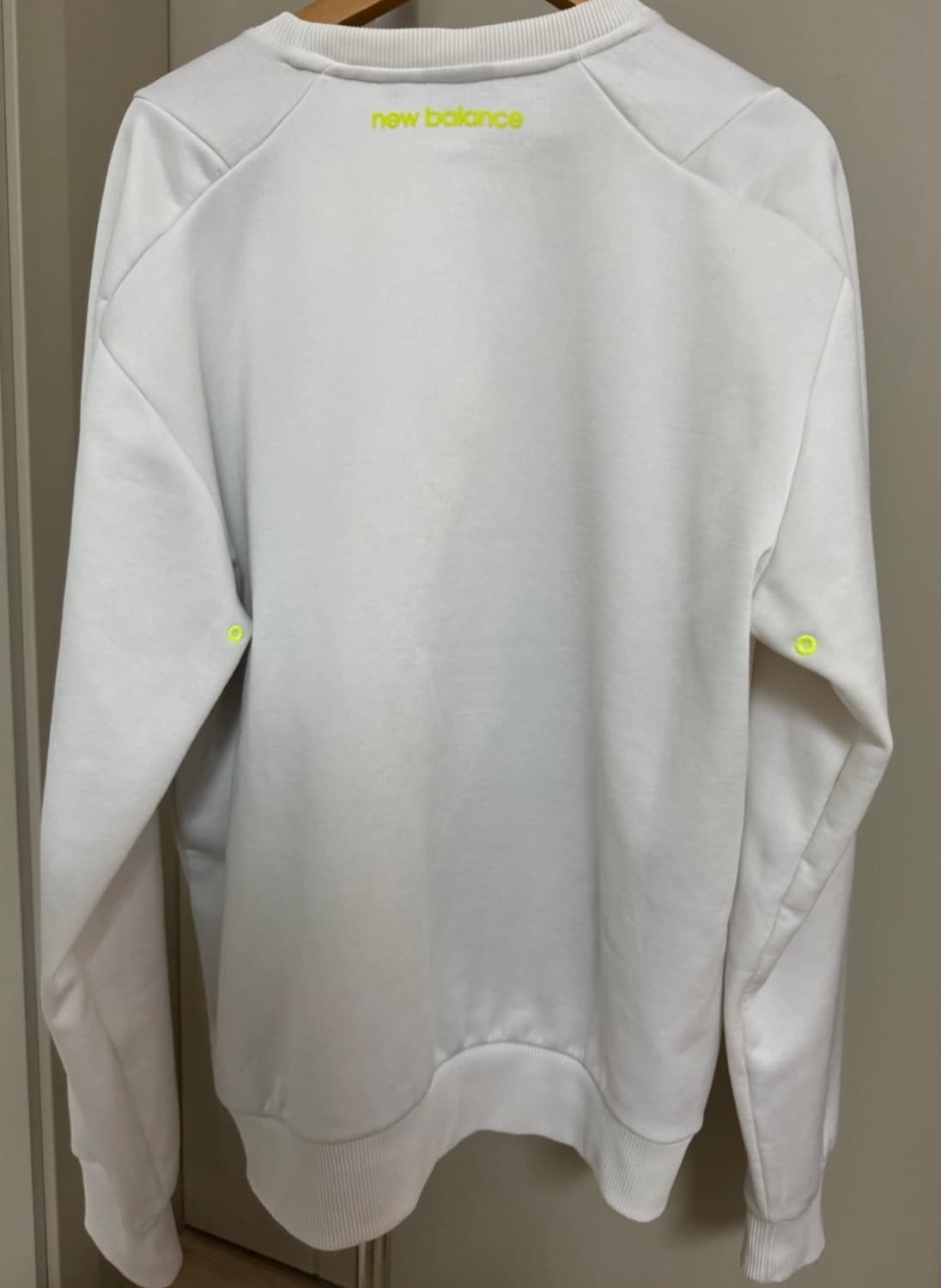 NB뉴발란스 기모 맨투맨 형광로고 상품이미지3