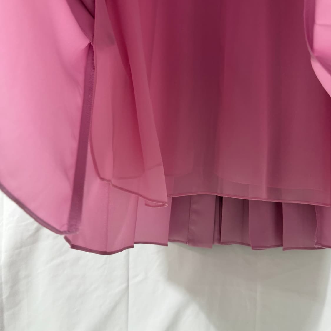 [한소희 착용] 럭키슈에뜨 빅 카라 플리츠 반팔 원피스 상품이미지7