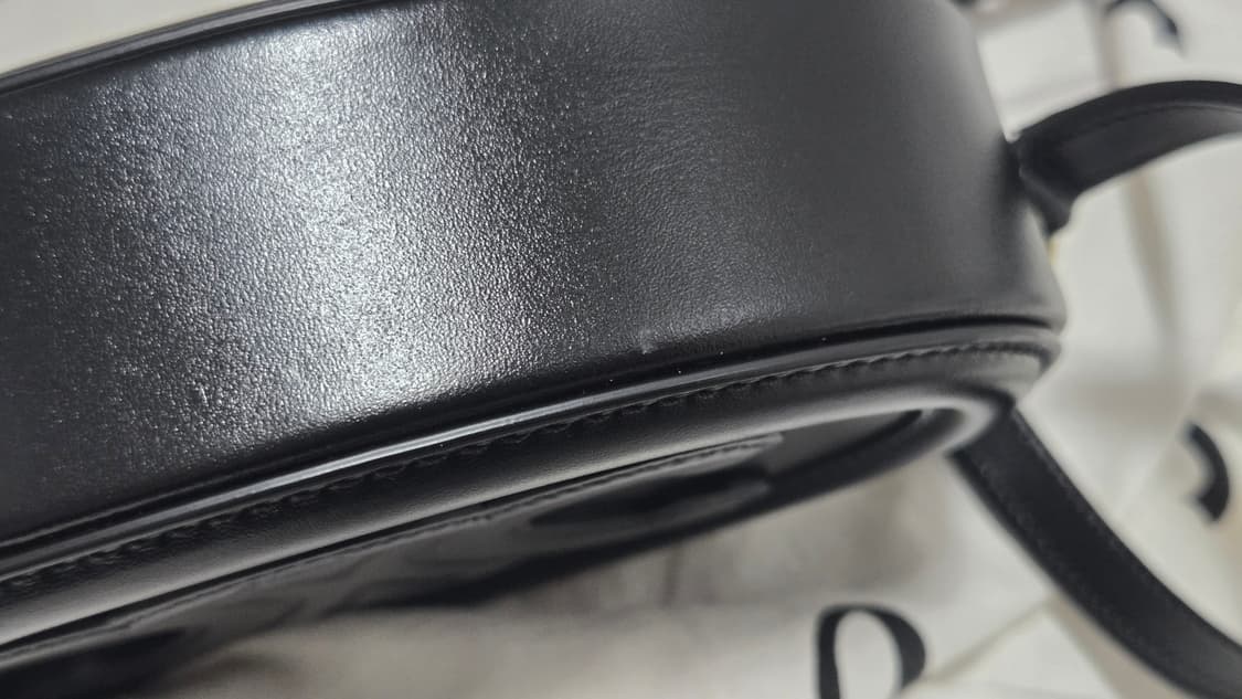 설연휴전급처가격 지나면다시가격올려요)셀린느 오벌 펄스 미니백 블랙 S급 상품이미지9